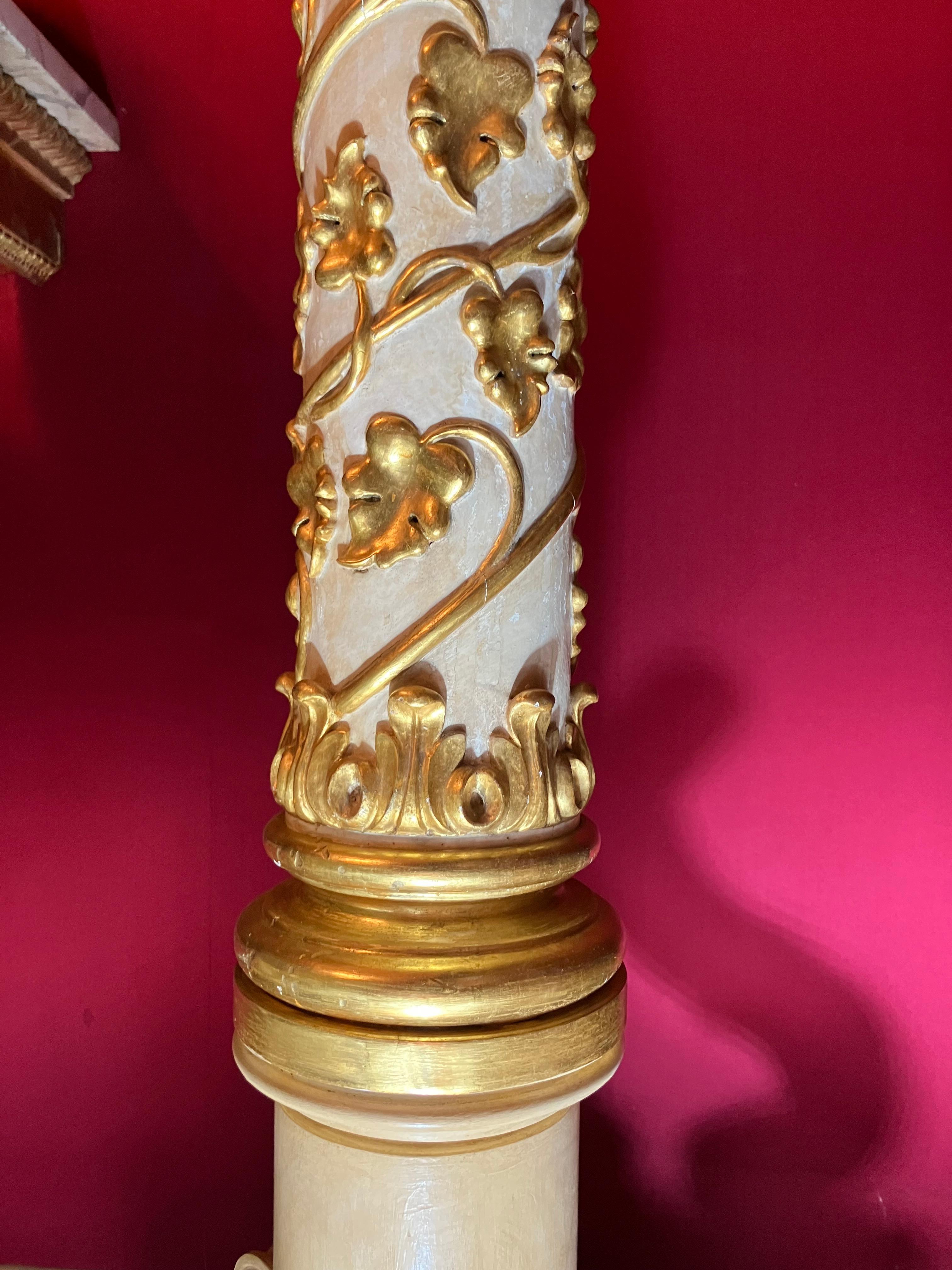 Italian 19th Century Pedestal Column White Lacquer and Gold Leaf, Vine Leaves For Sale 1