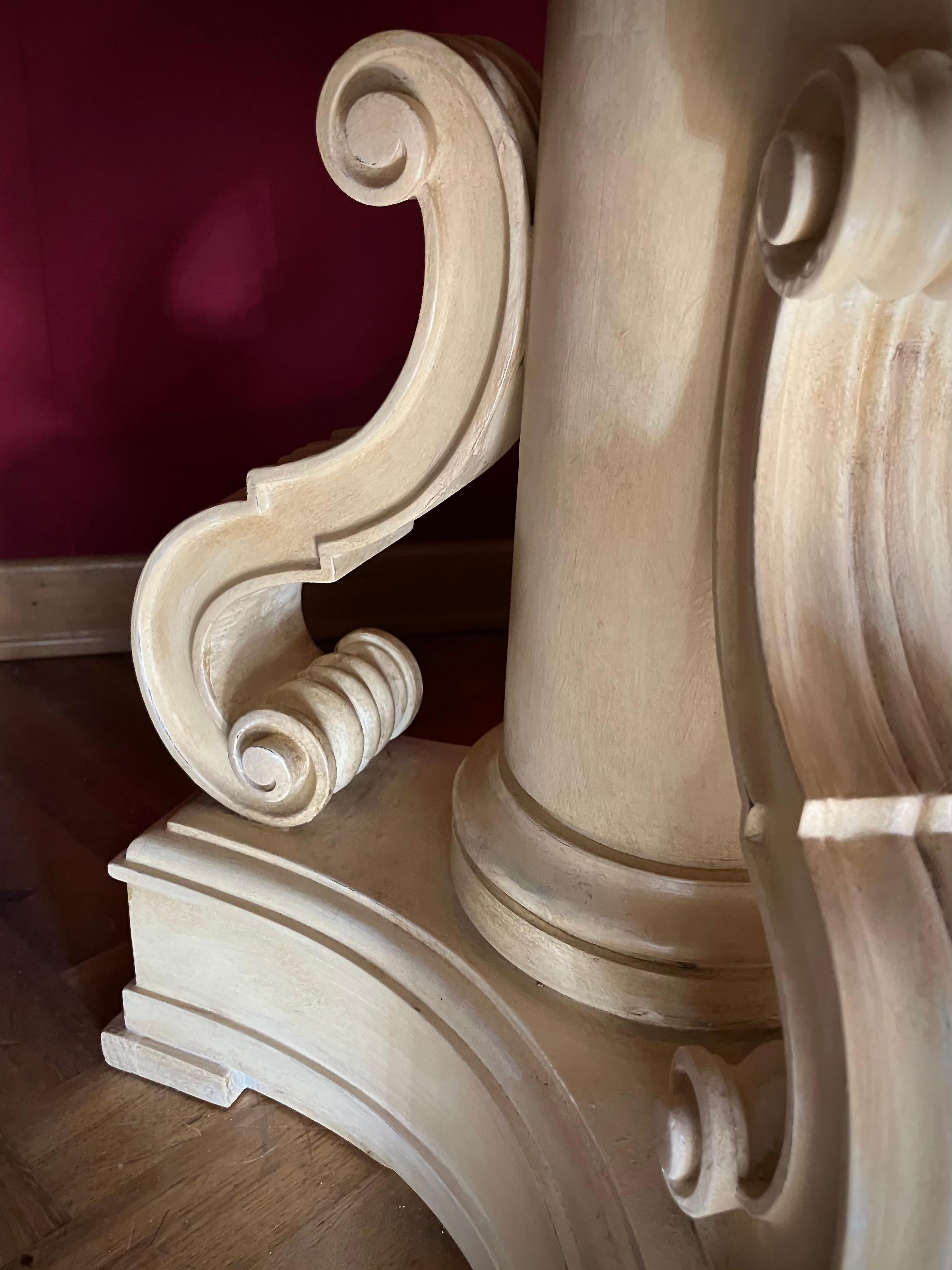 Italian 19th Century Pedestal Column White Lacquer and Gold Leaf, Vine Leaves For Sale 3