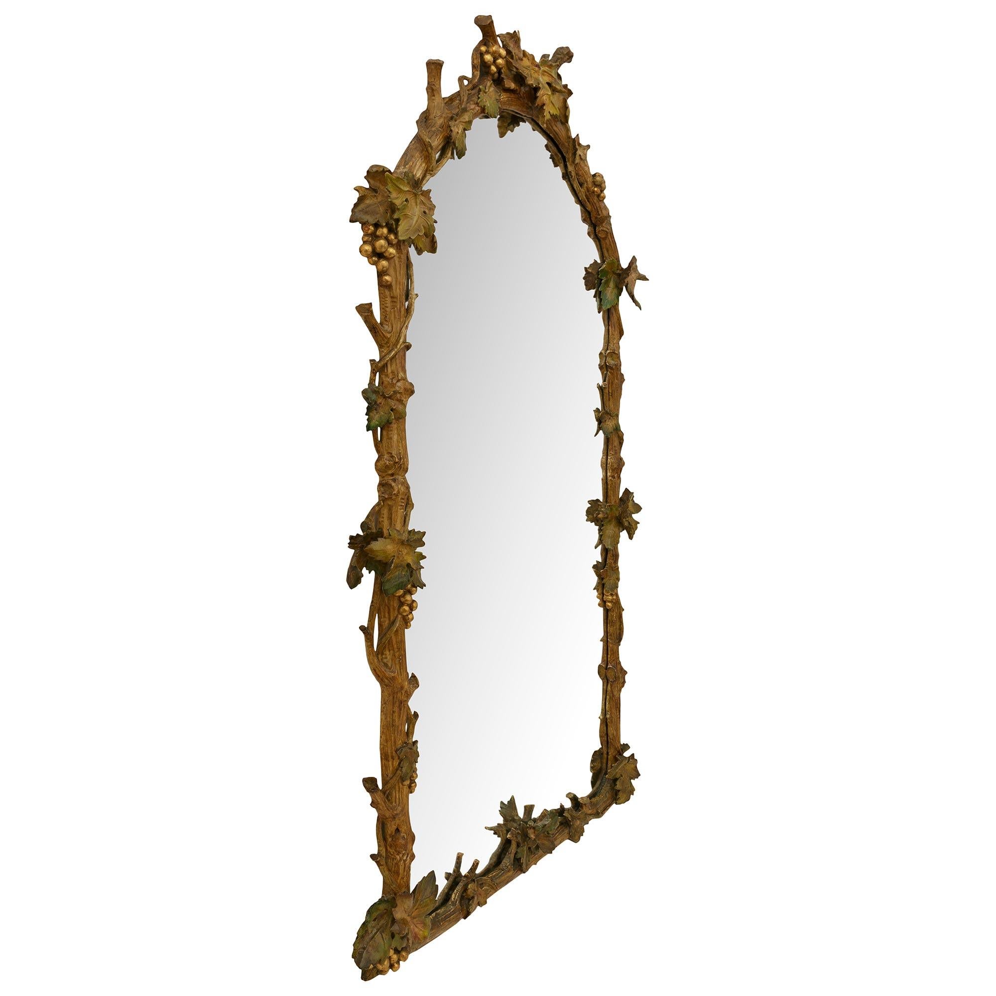 Miroir italien du 19ème siècle Polychrome, Wood Wood patiné et doré Bon état - En vente à West Palm Beach, FL