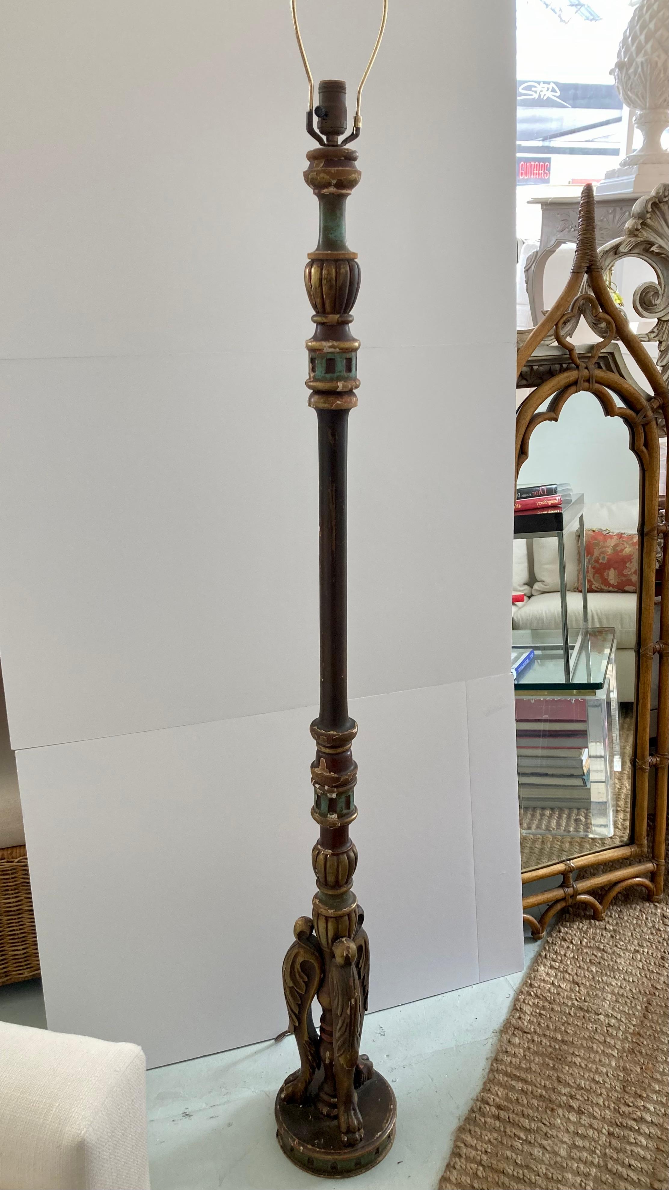 Autre Lampadaire italien du 19ème siècle en bois polychrome en vente