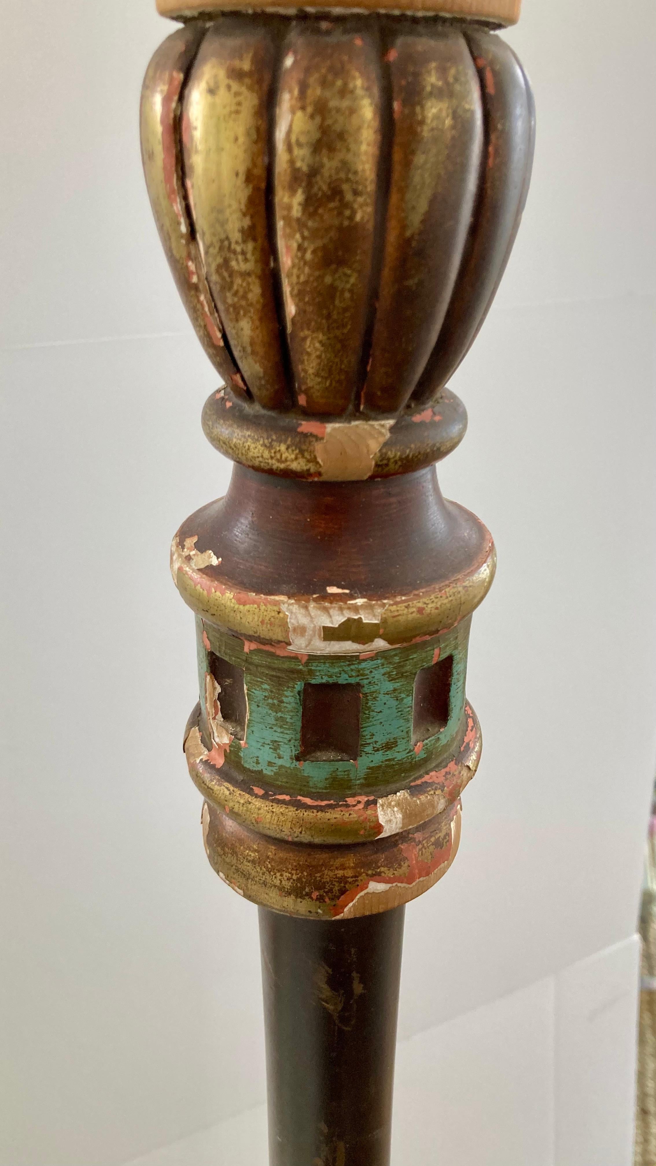 XIXe siècle Lampadaire italien du 19ème siècle en bois polychrome en vente