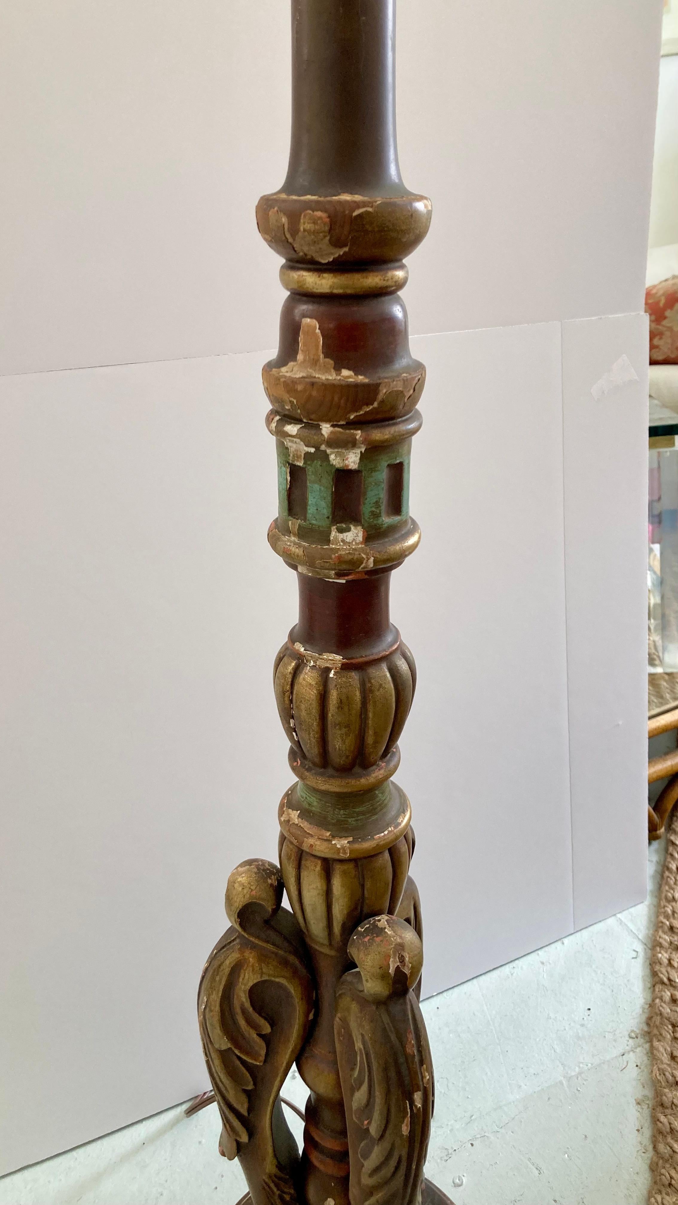 Lampadaire italien du 19ème siècle en bois polychrome en vente 1