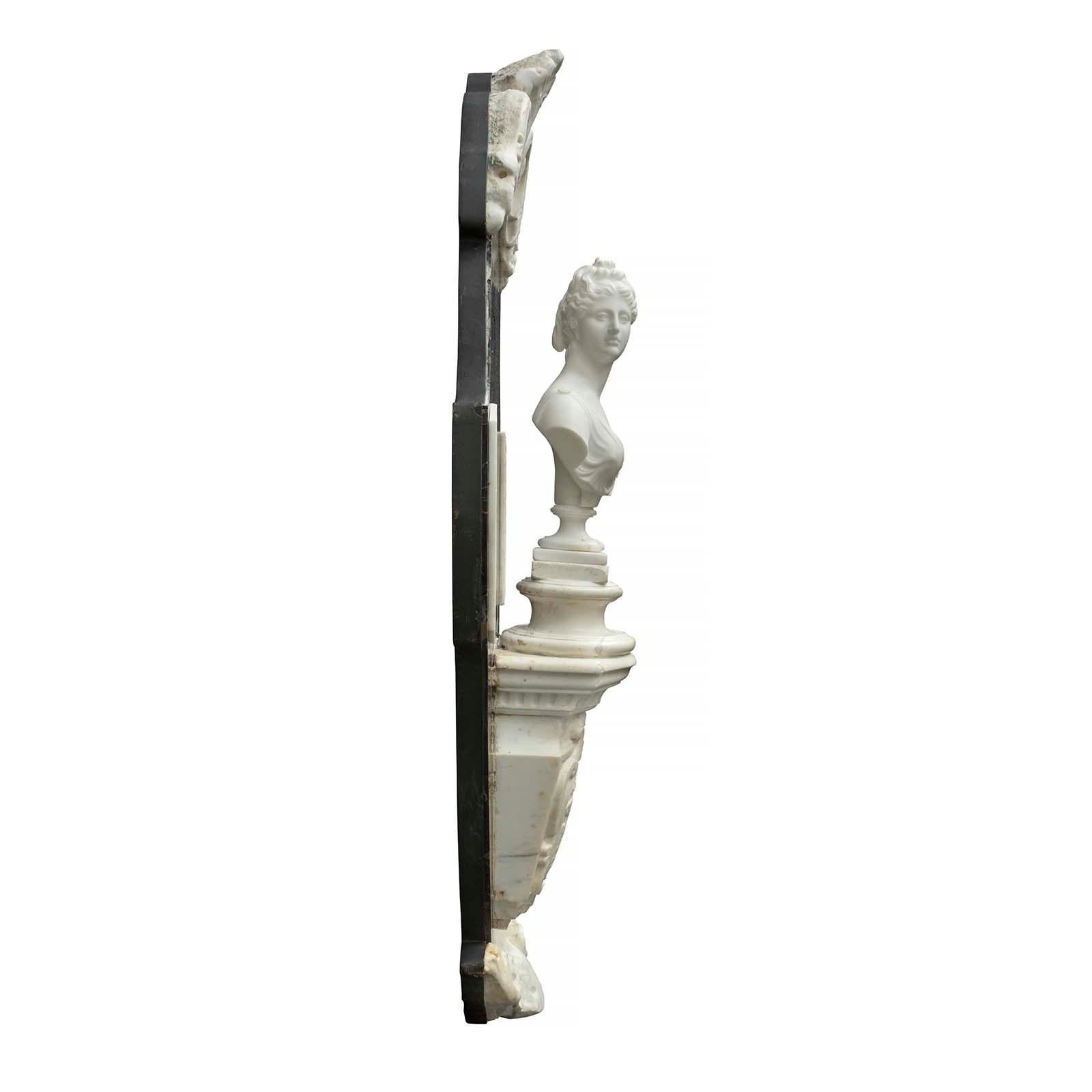Italian 19th Century Portoro and White Carrara Marble Wall Crest In Good Condition For Sale In West Palm Beach, FL
