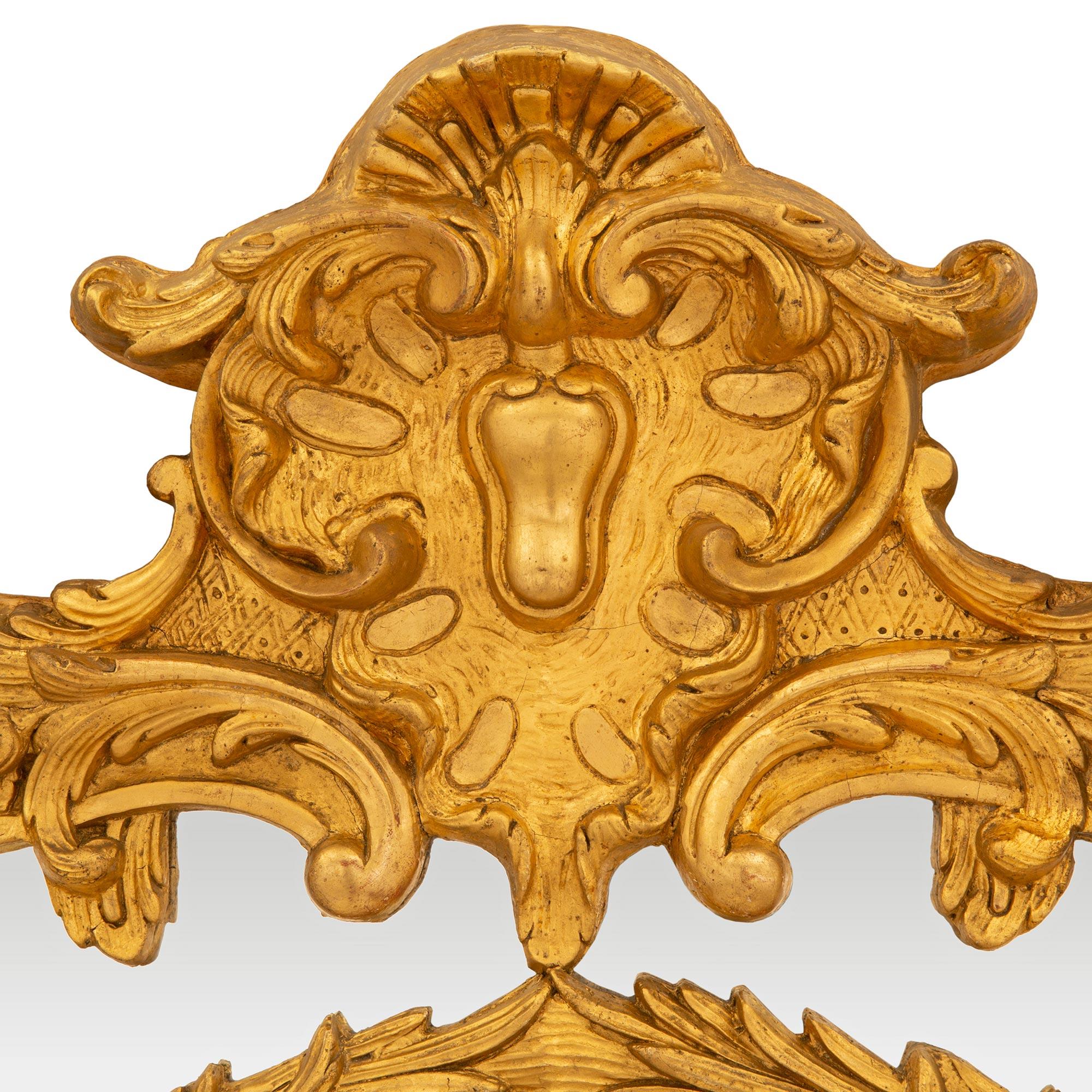 Italienischer italienischer Spiegel im Regence-Stil des 19. Jahrhunderts mit doppeltem Rahmen aus vergoldetem Holz im Angebot 1
