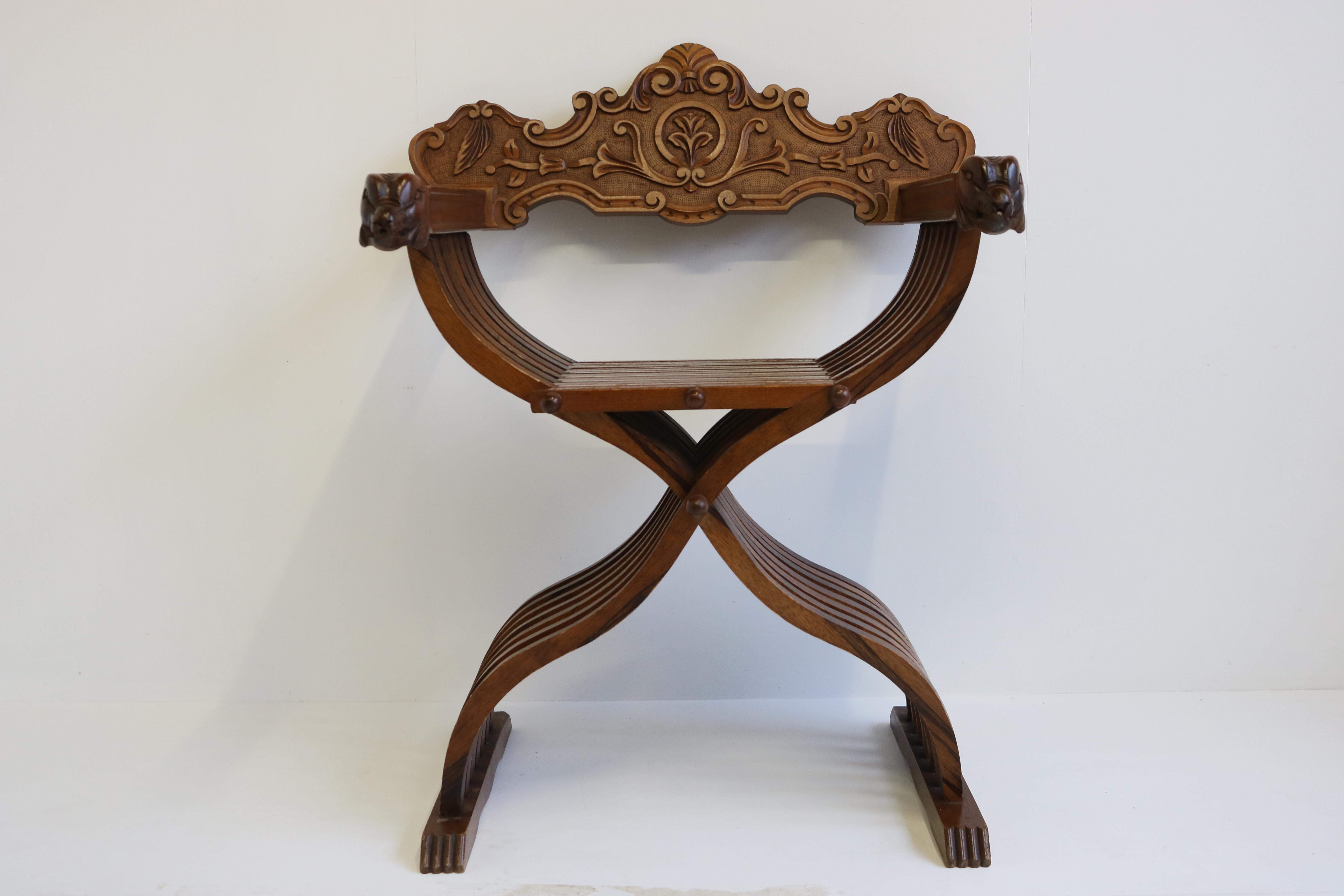 Chaise Savonarola italienne en noyer du 19ème siècle de style néo-Renaissance en vente 1