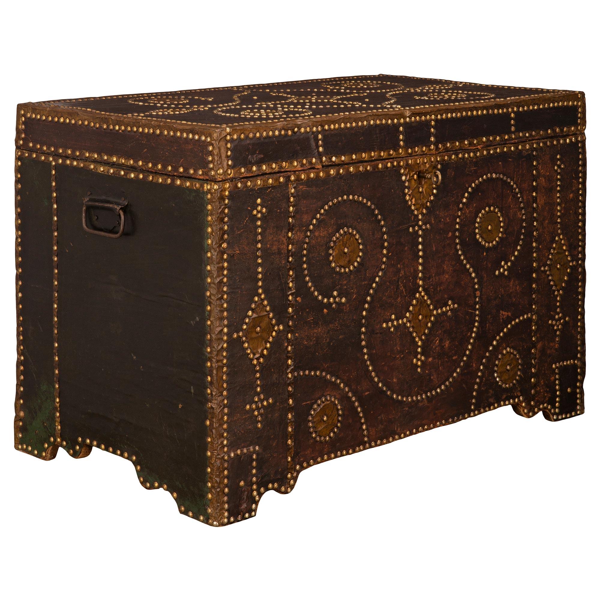 Italian 19th Century Renaissance St. Leather Trunk For Sale 2