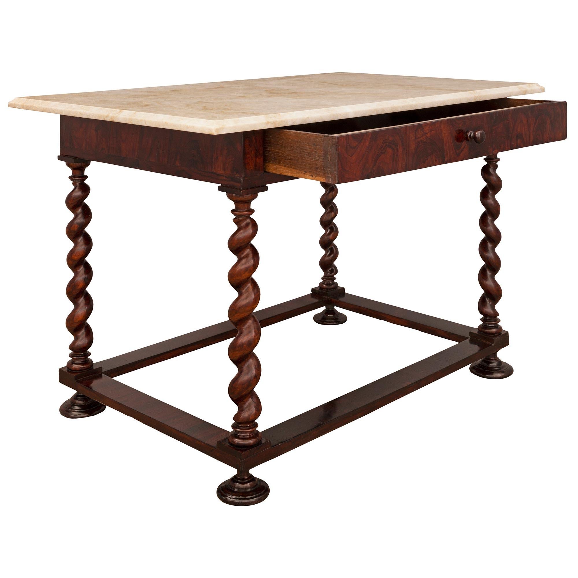 XIXe siècle Table d'appoint italienne de style Renaissance du 19ème siècle en bois de rose et albâtre en vente
