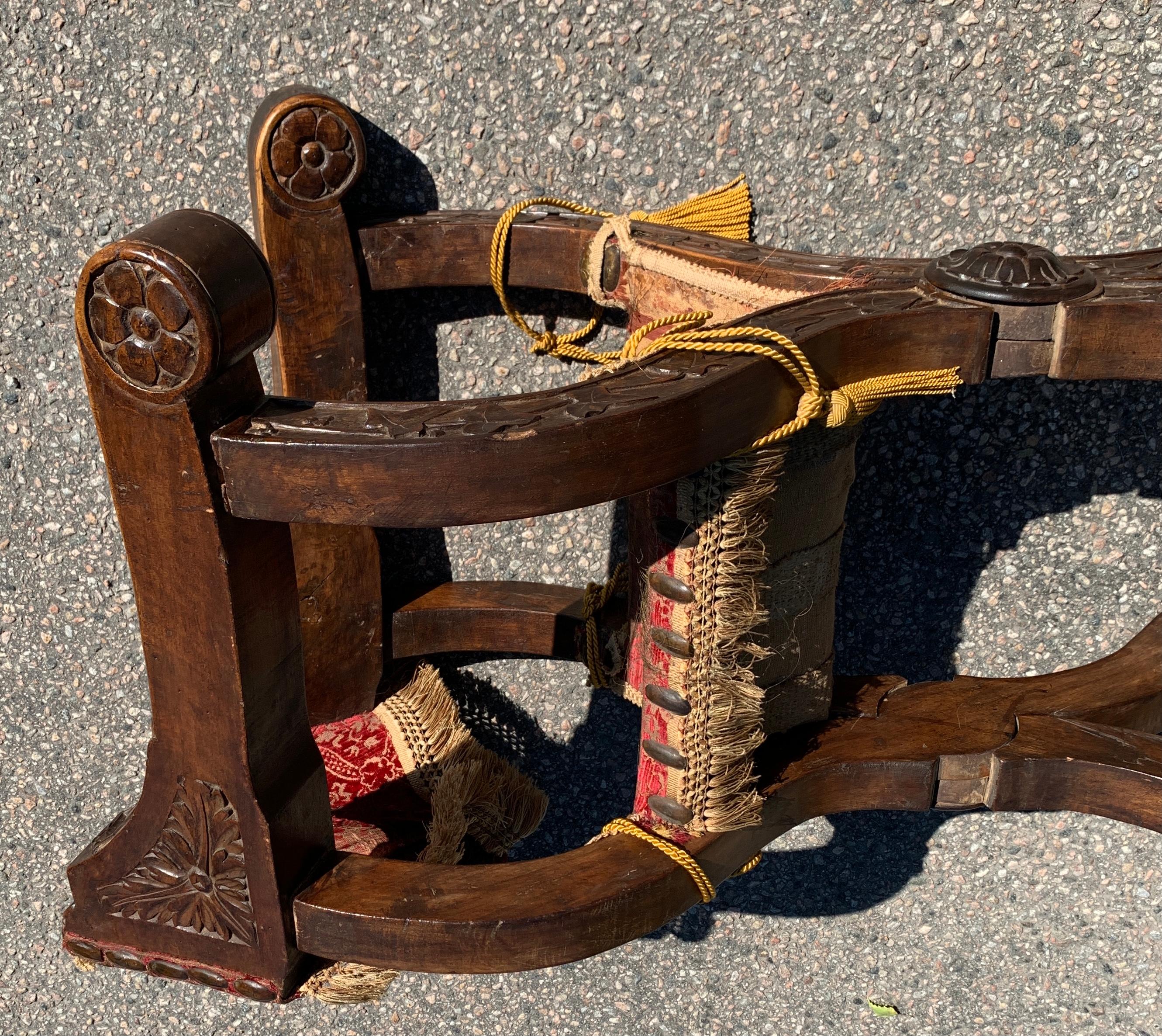 Italian 19th Century Renaissance Style Dante Walnut Armchair For Sale 12