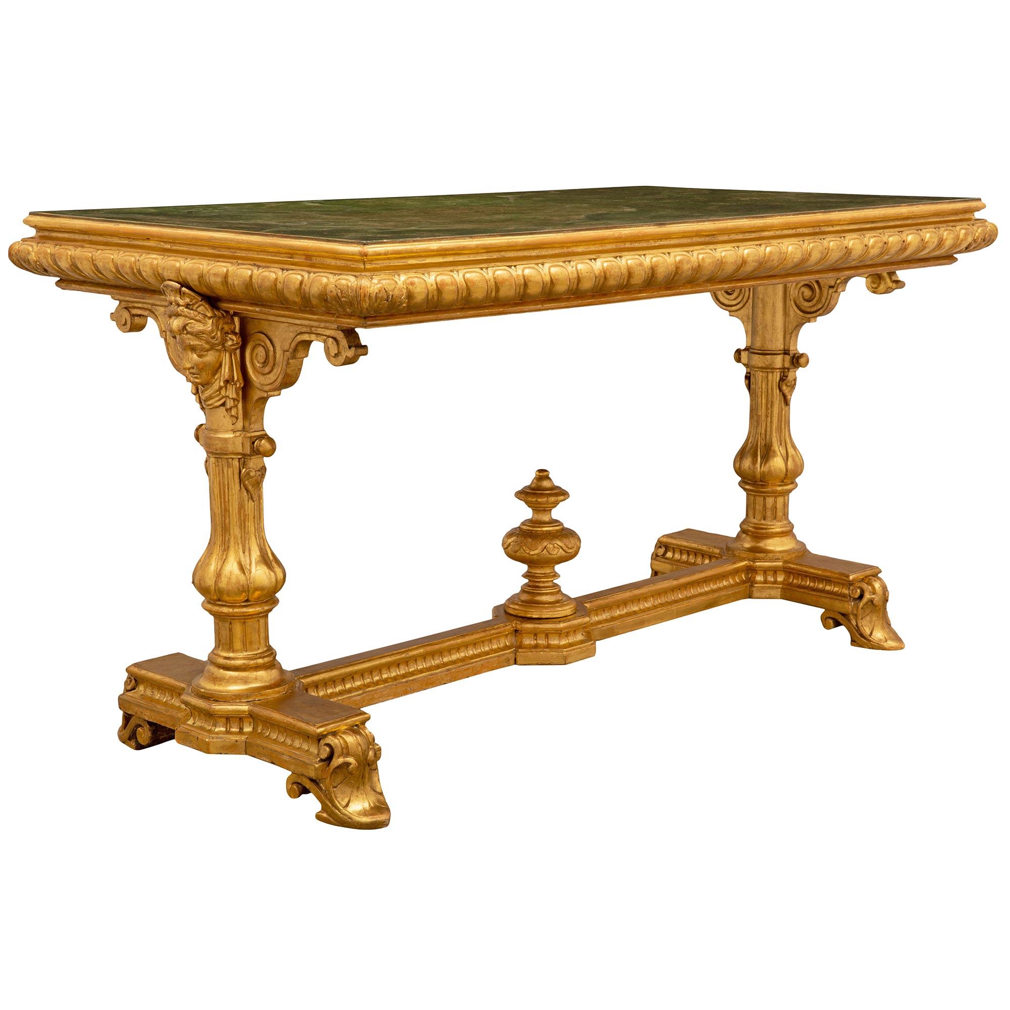 Table centrale italienne de style Renaissance du 19ème siècle en bois doré Bon état - En vente à West Palm Beach, FL