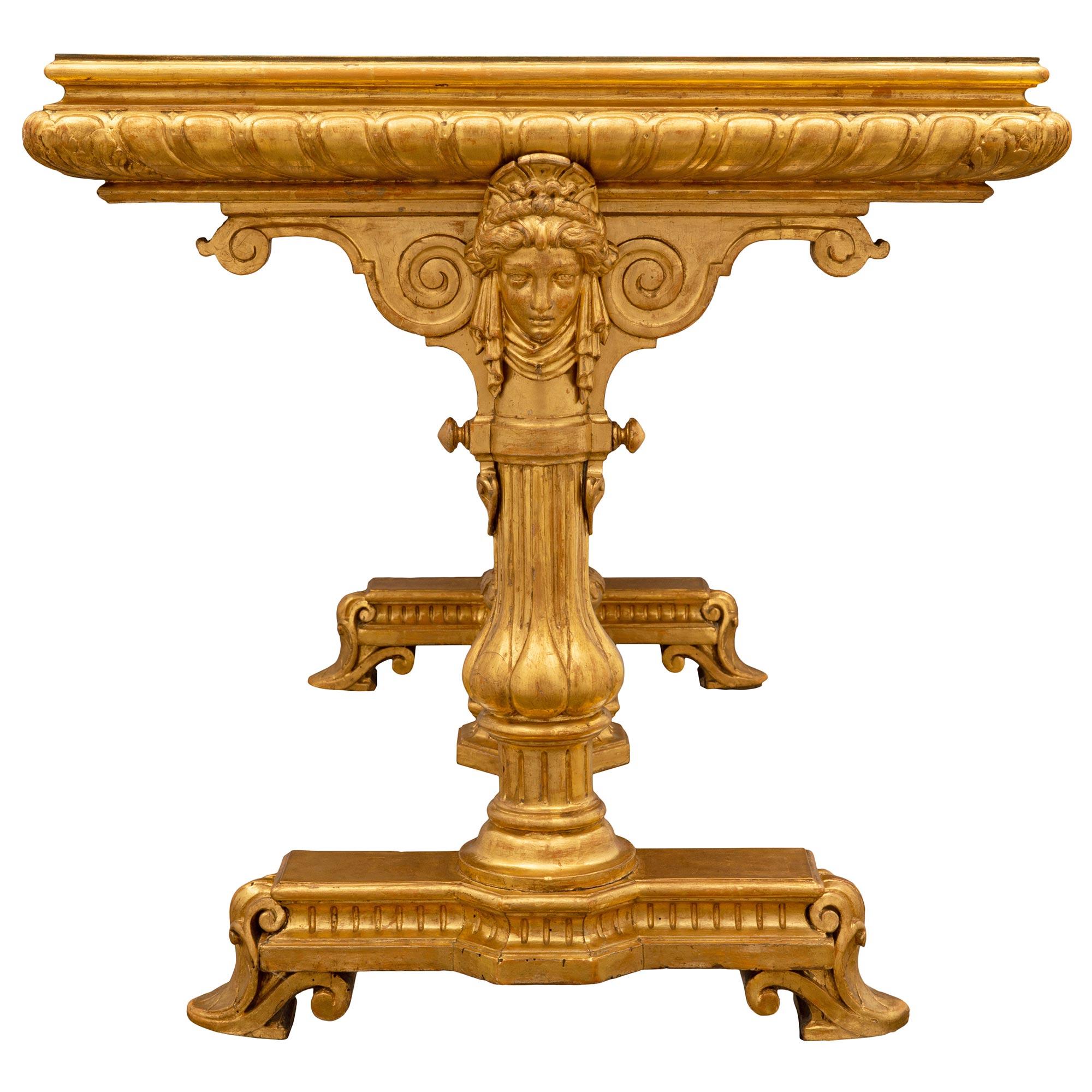 XIXe siècle Table centrale italienne de style Renaissance du 19ème siècle en bois doré en vente