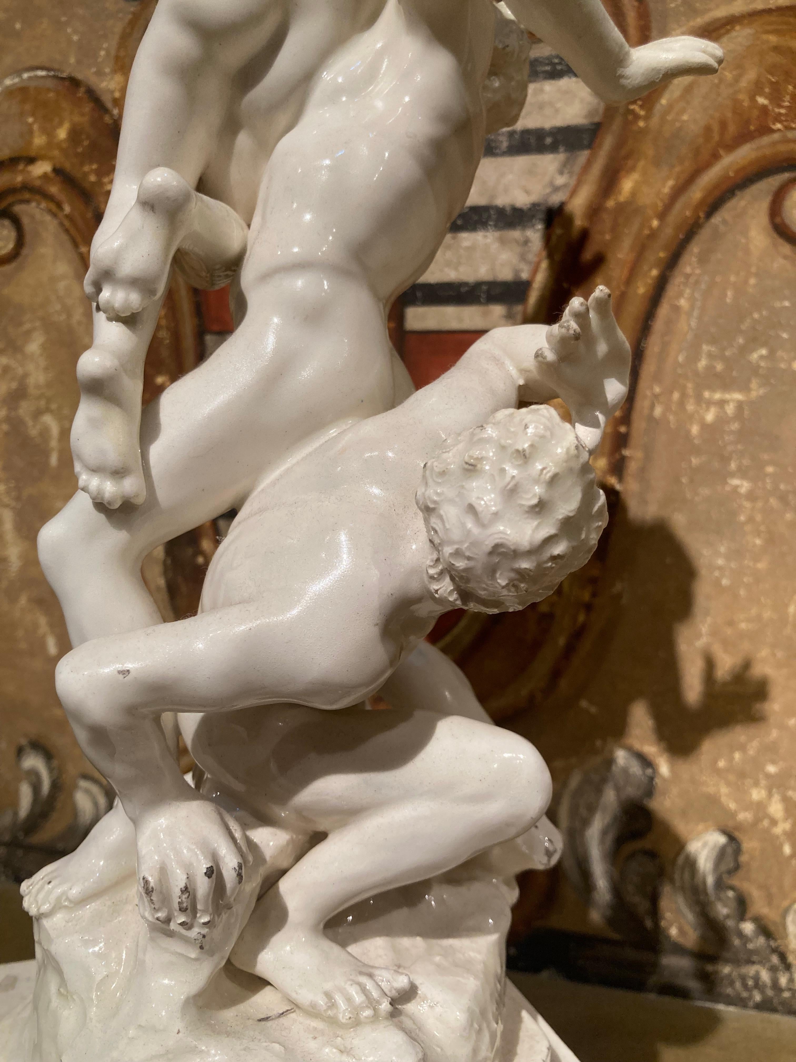 Italienische figurale Renaissance-Skulptur aus weiß glasiertem Porzellan des 19. Jahrhunderts im Angebot 8