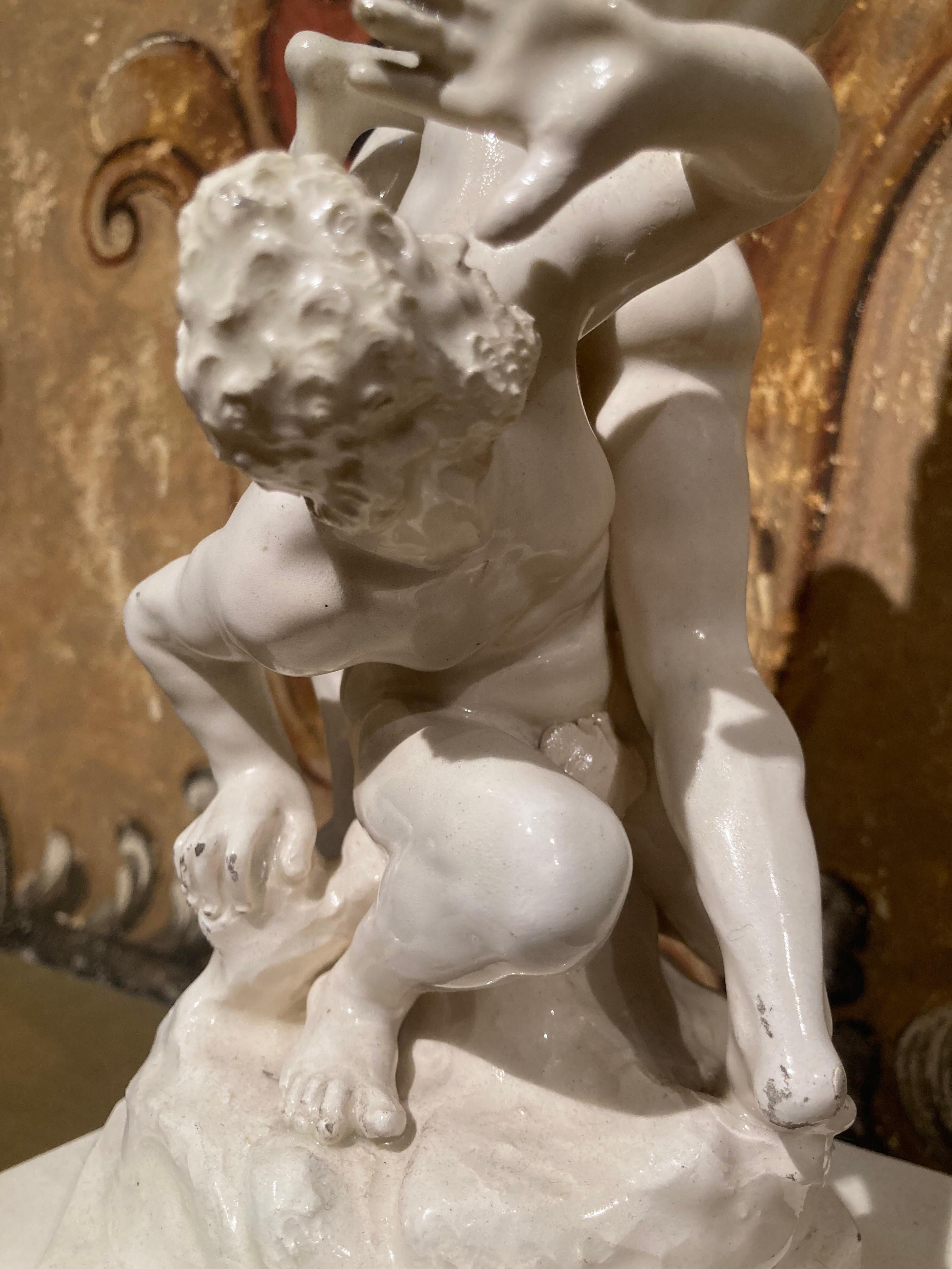 XIXe siècle Sculpture de groupe figurative italienne en porcelaine émaillée blanche de la Renaissance du 19ème siècle en vente