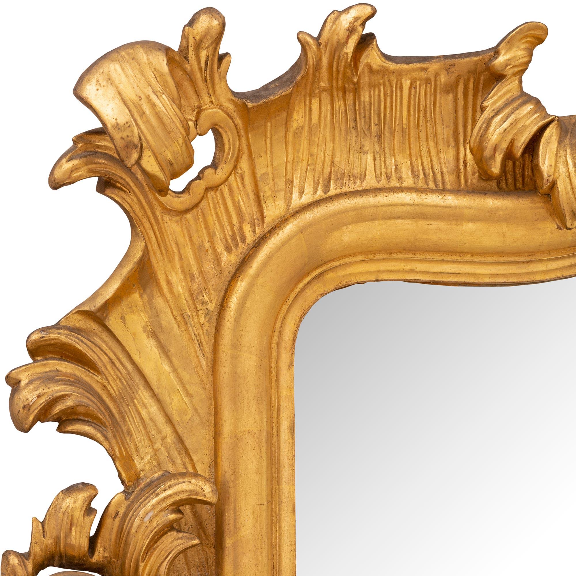 Italienischer Rokoko-Spiegel aus vergoldetem Holz, 19. Jahrhundert im Angebot 2