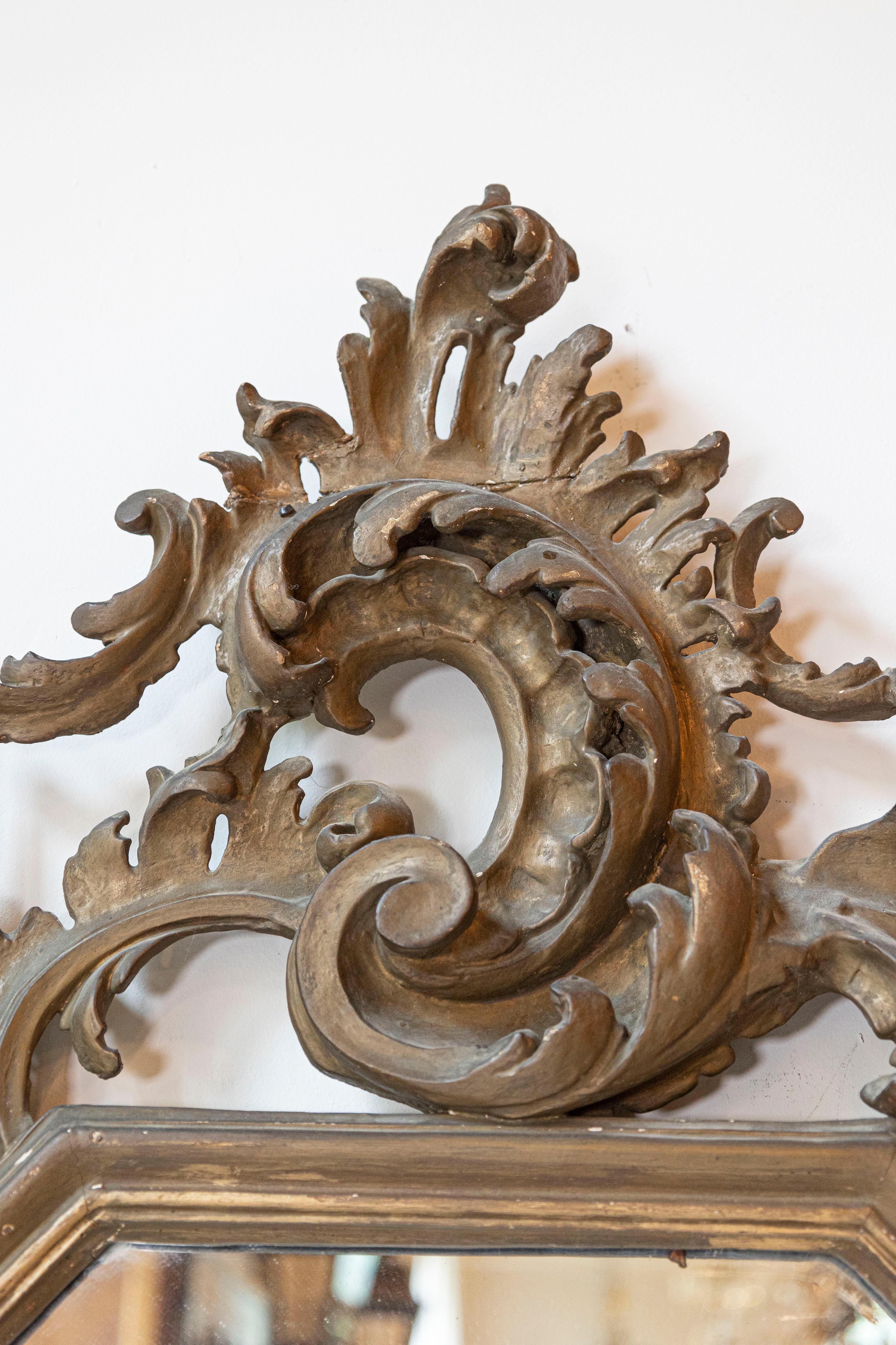 Italian 19th Century Rococo Style Carved Mirror with Traces of Gilt and Scrolls For Sale 2