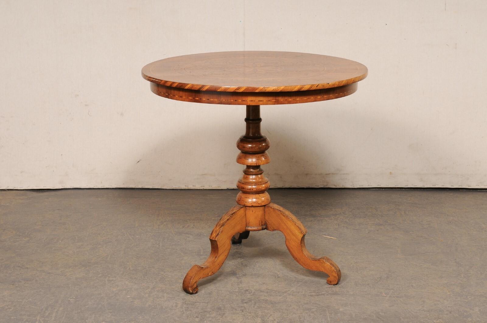 Italian 19th Century Round-Shaped Marquetry Top Pedestal Table 6