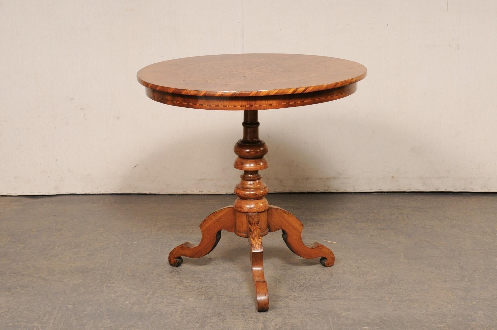 Italian 19th Century Round-Shaped Marquetry Top Pedestal Table 7
