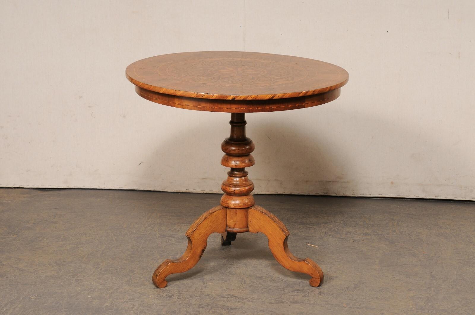 Italian 19th Century Round-Shaped Marquetry Top Pedestal Table 3