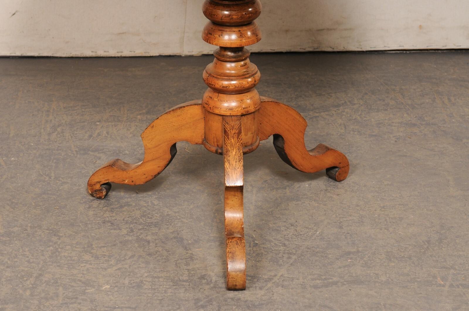 Italian 19th Century Round-Shaped Marquetry Top Pedestal Table 5