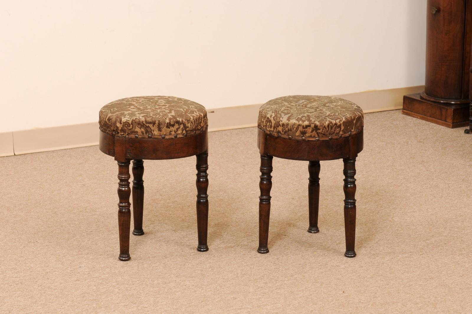 Italian 19th Century Round Walnut Stools with Turned Legs In Good Condition For Sale In Atlanta, GA
