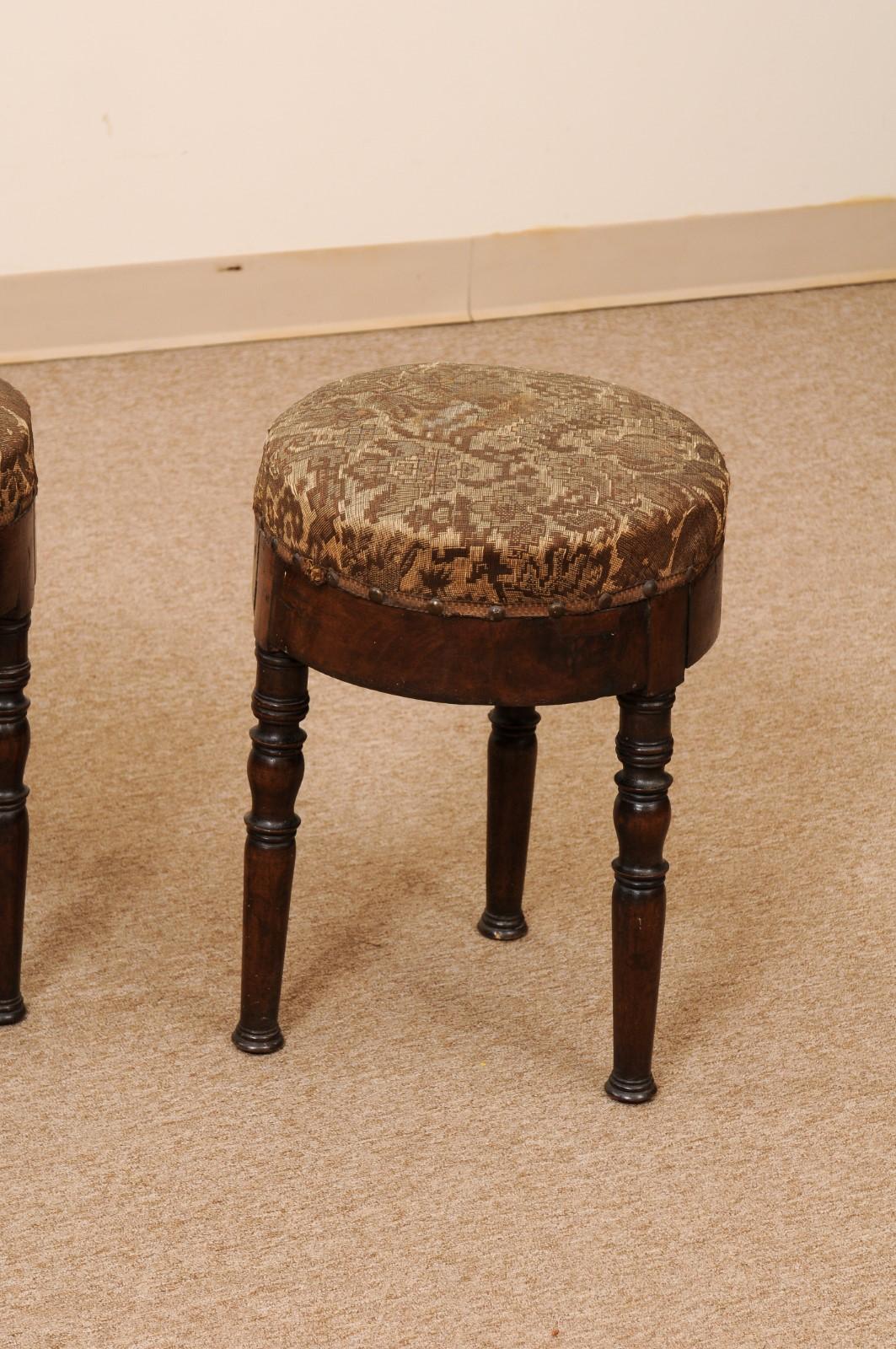 Italian 19th Century Round Walnut Stools with Turned Legs For Sale 1