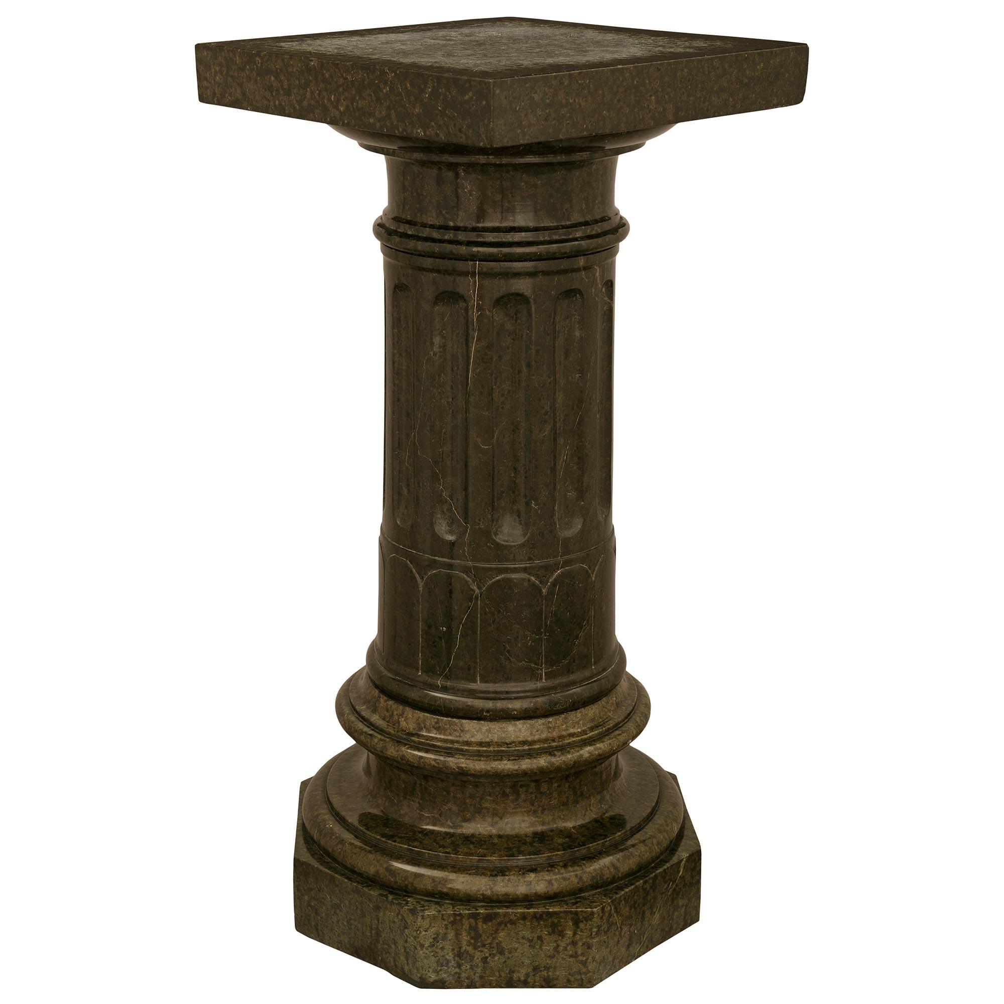 Italian 19th century Serpentine marble pedestal In Good Condition For Sale In West Palm Beach, FL