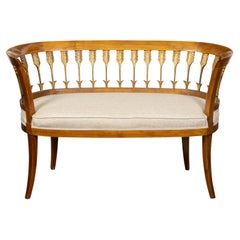 Italian 19th Century Settee with Carved Giltwood Arrow Motifs and Saber Legs