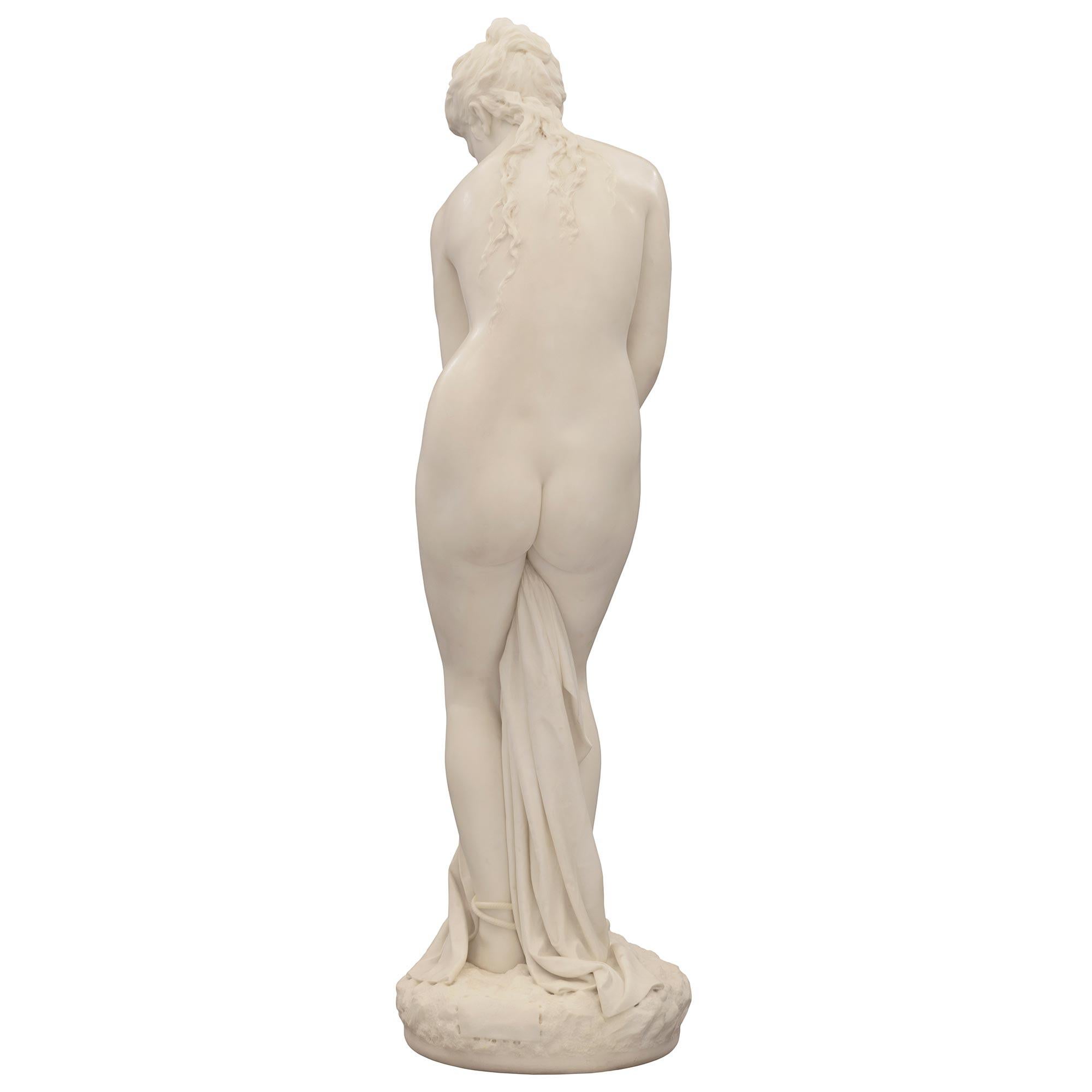 Marbre Statue italienne du 19ème siècle en marbre blanc massif de Carrare représentant une femme liée en vente