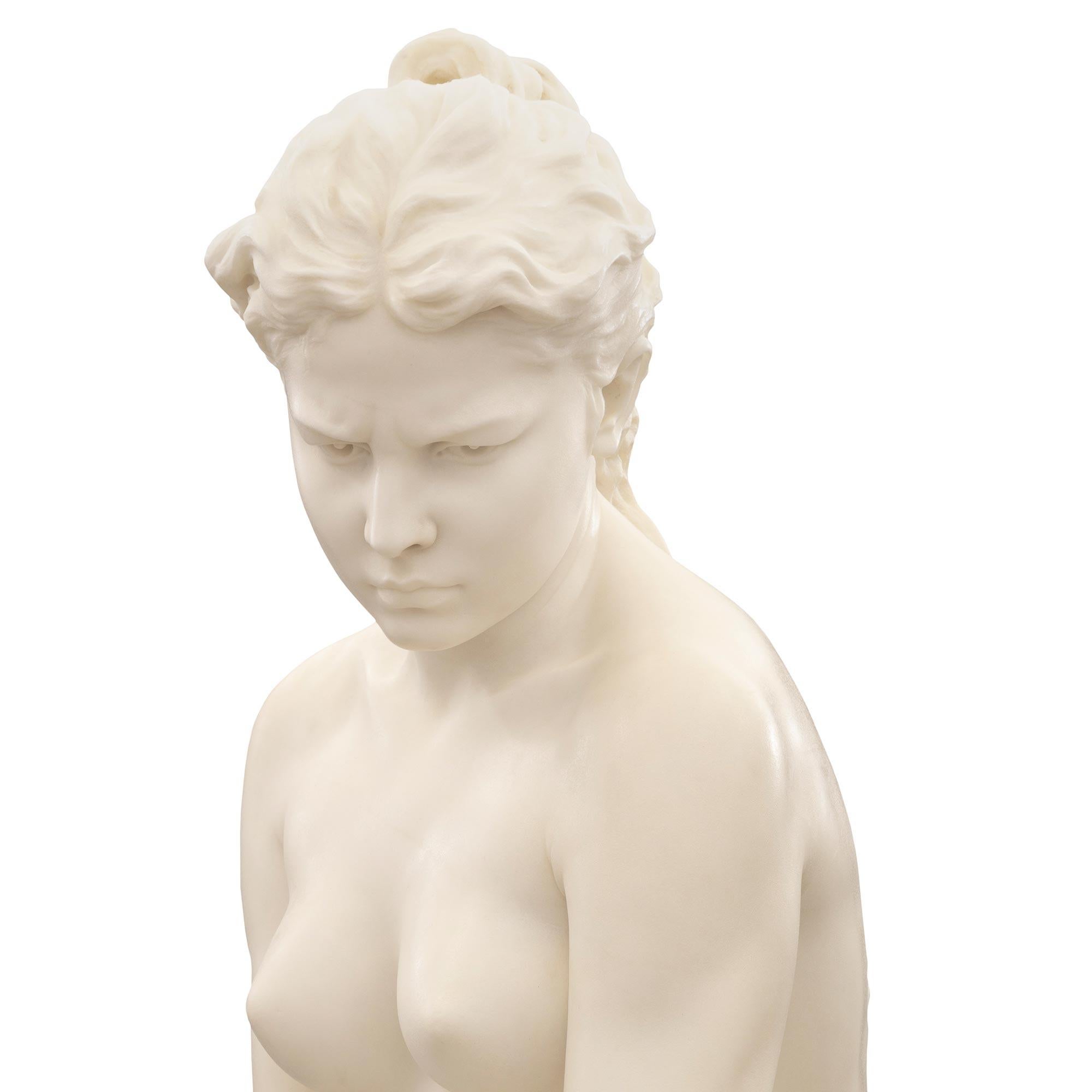 Statue italienne du 19ème siècle en marbre blanc massif de Carrare représentant une femme liée en vente 1