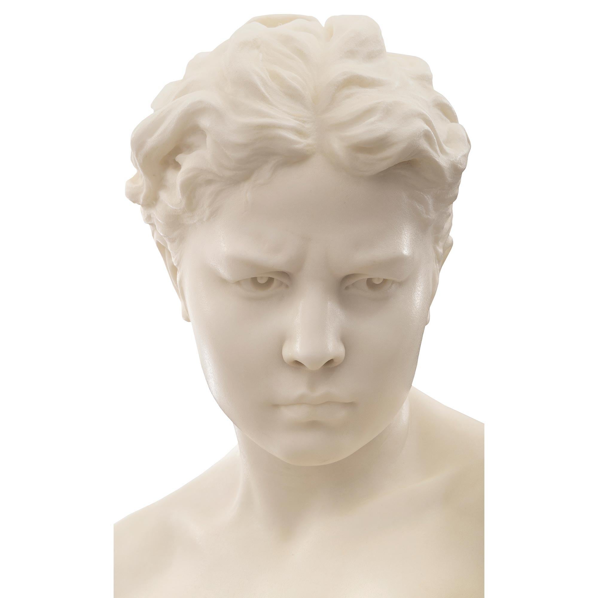 Statue italienne du 19ème siècle en marbre blanc massif de Carrare représentant une femme liée en vente 2