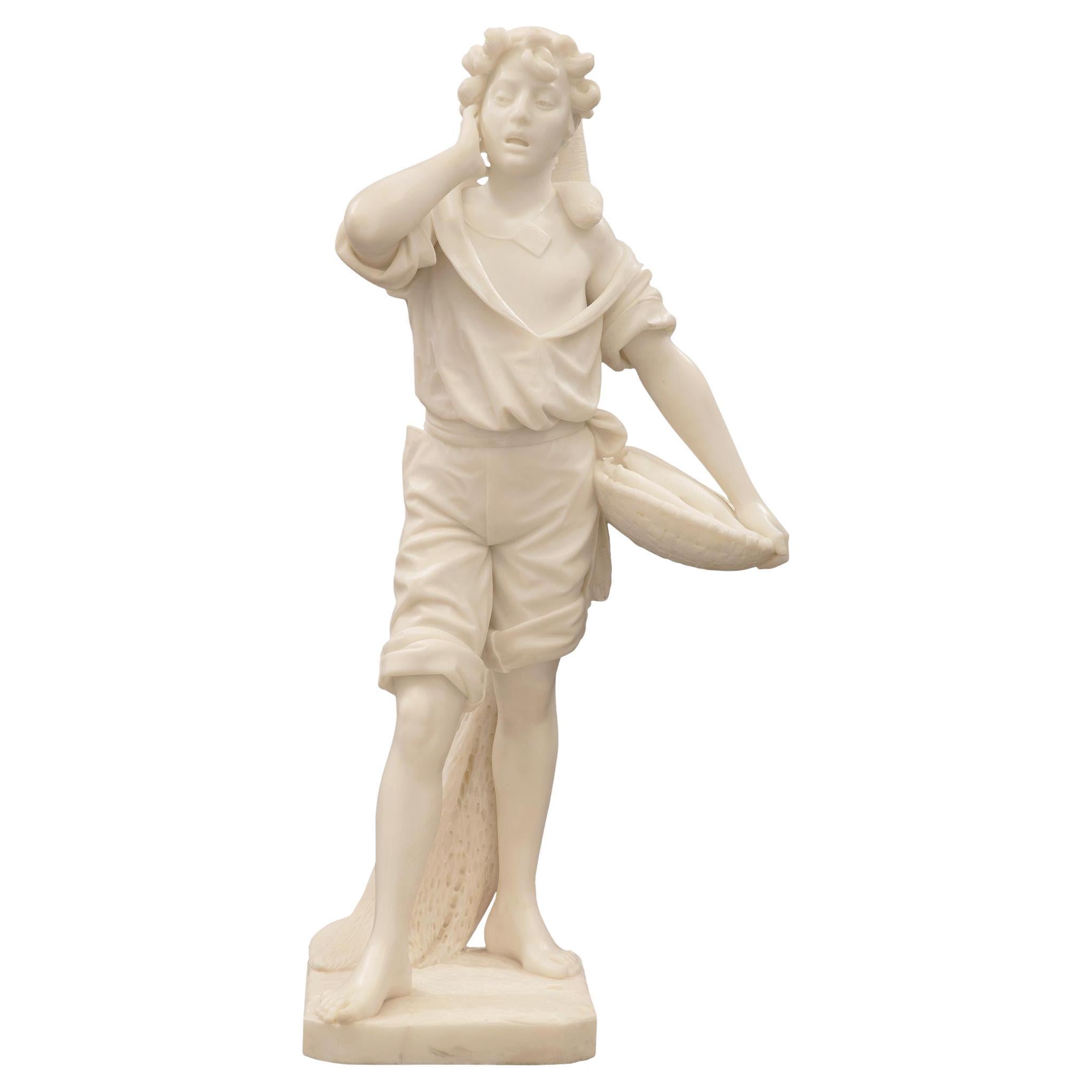 Statue italienne du 19ème siècle en marbre blanc massif de Carrare représentant un jeune pêcheur