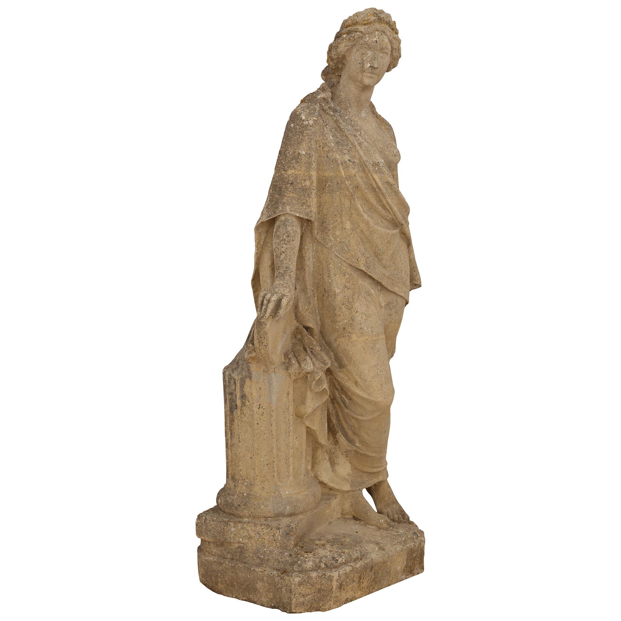 Neoclassico Statua in pietra del XIX secolo di una donna classica in vendita