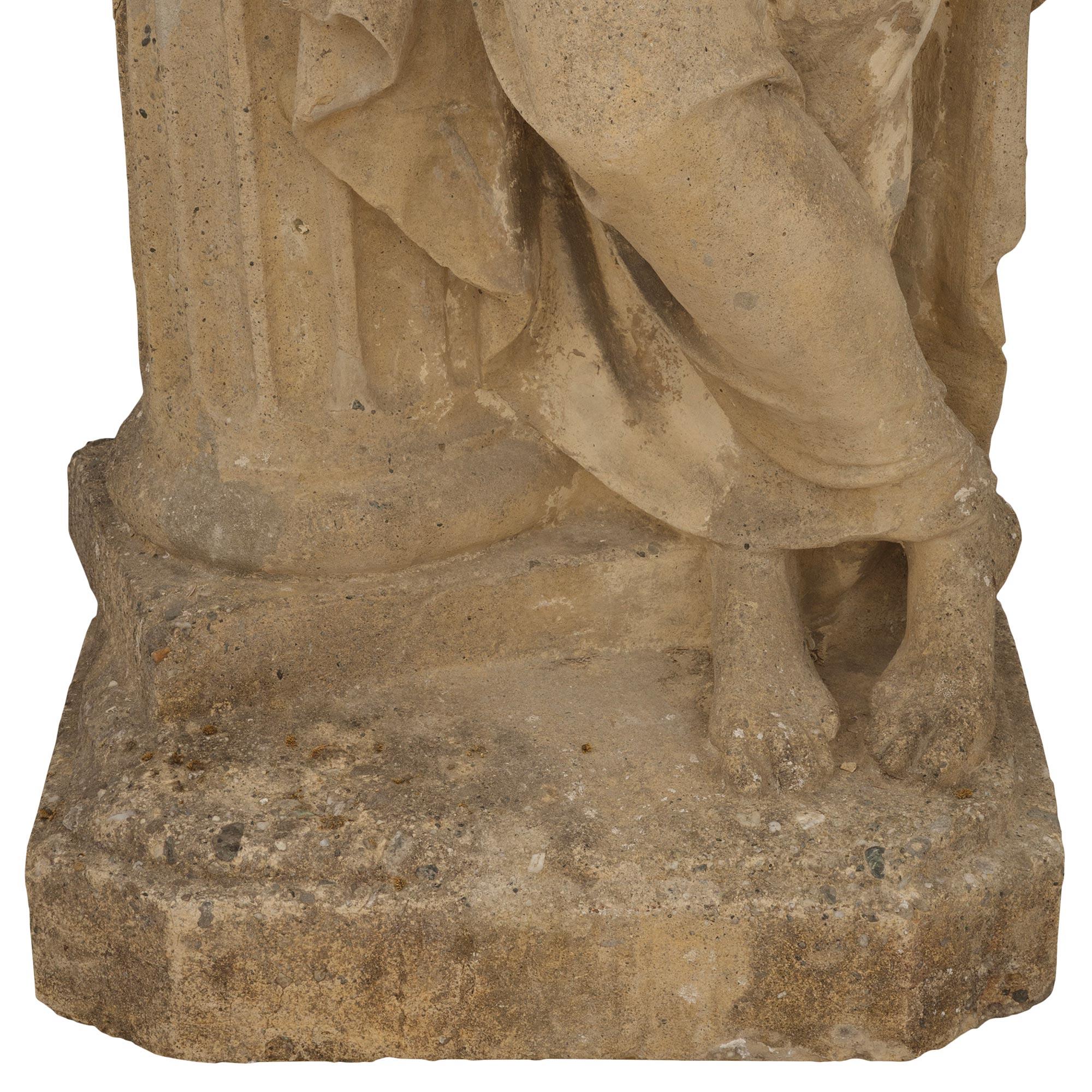 Statua in pietra del XIX secolo di una donna classica in vendita 3