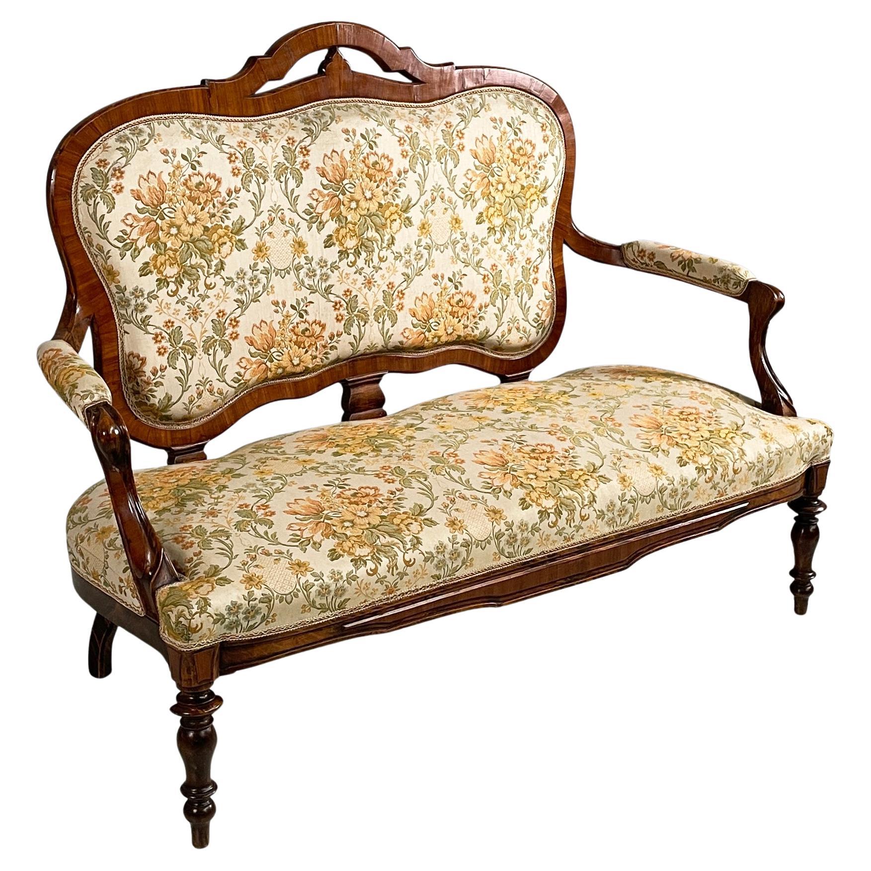 Italienisches Sofa im Stil des 19. Jahrhunderts aus geblümtem Stoff und Holz, 1930er Jahre im Angebot