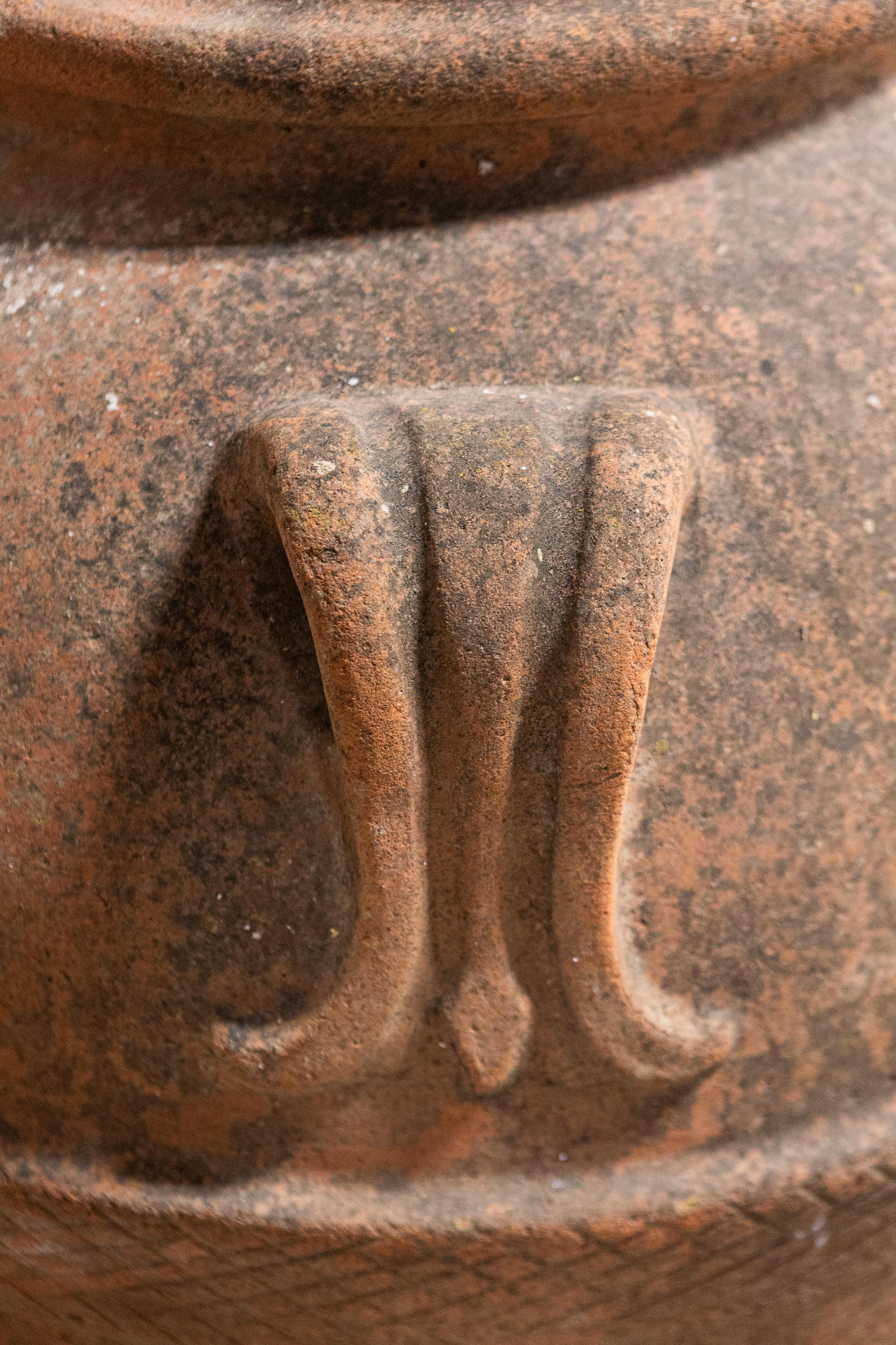 Terre cuite Jardinière italienne en terre cuite du 19ème siècle avec motifs hachurés et Patina en vente