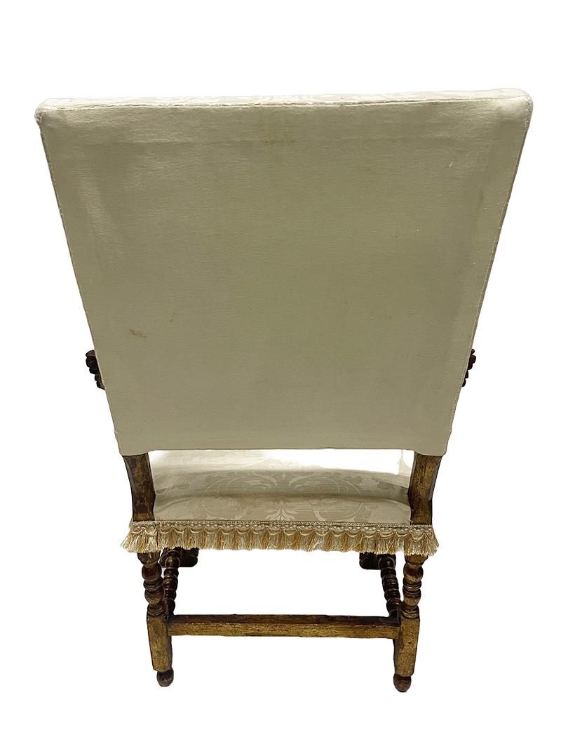 Italian 19th Century Throne armchair For Sale 3