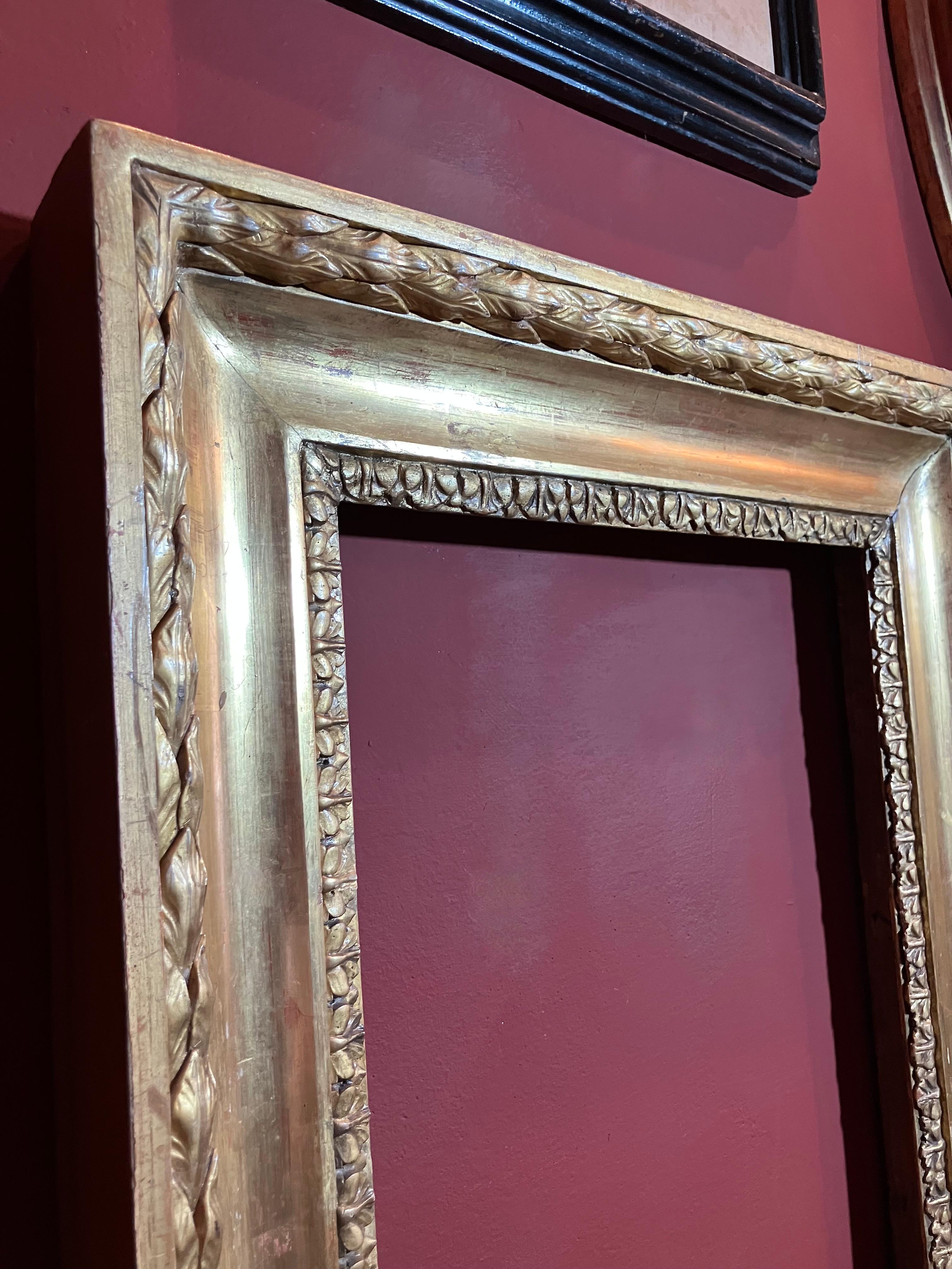 Italian 19th Century Tuscan Carved Gold Leaf Giltwood Frame, Empire Period For Sale 1