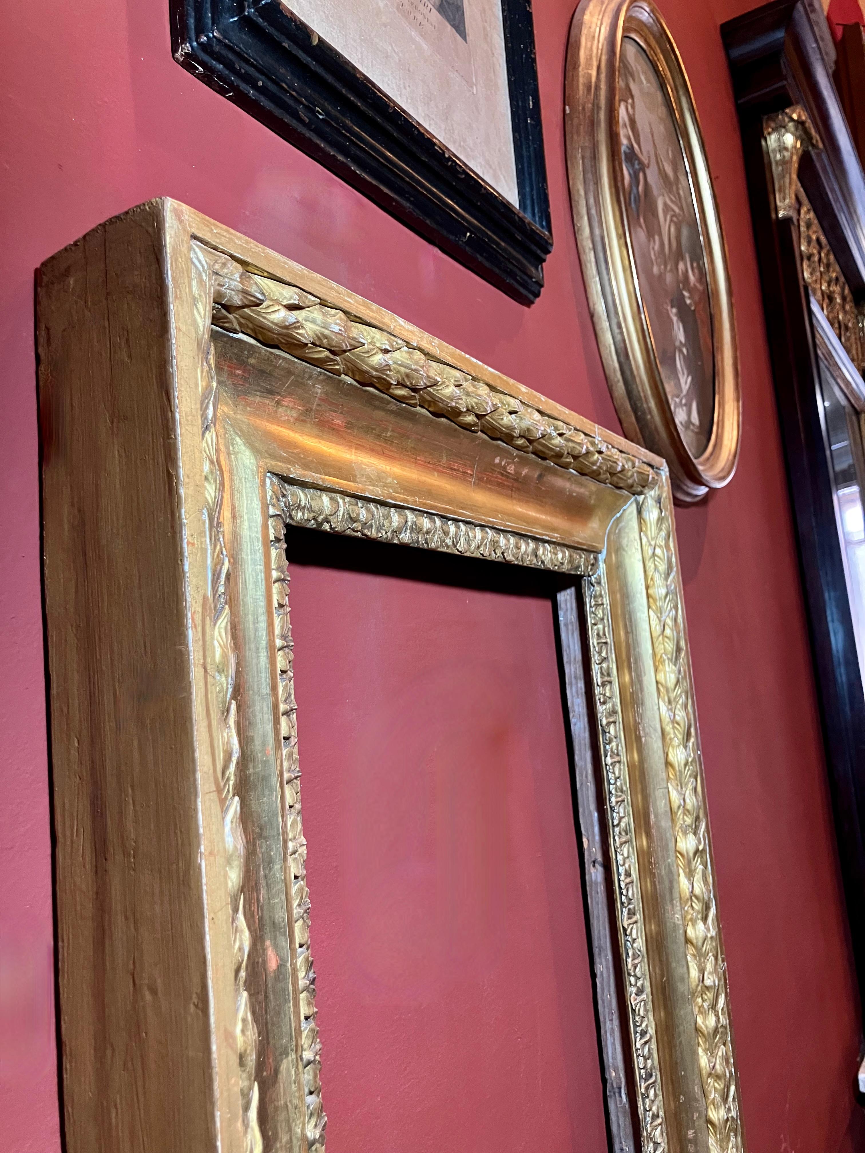 Italian 19th Century Tuscan Carved Gold Leaf Giltwood Frame, Empire Period For Sale 2