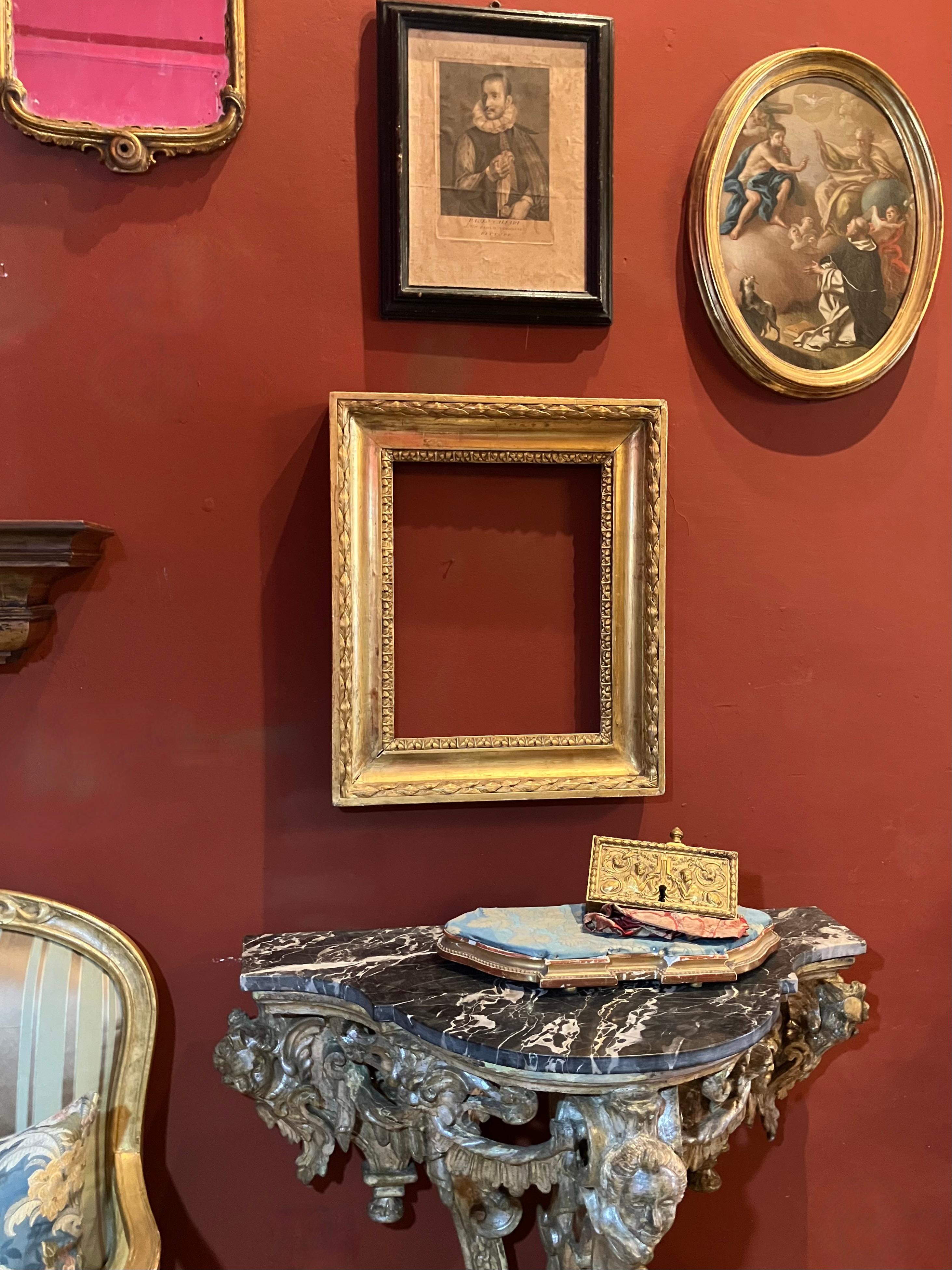 Italian 19th Century Tuscan Carved Gold Leaf Giltwood Frame, Empire Period For Sale 4
