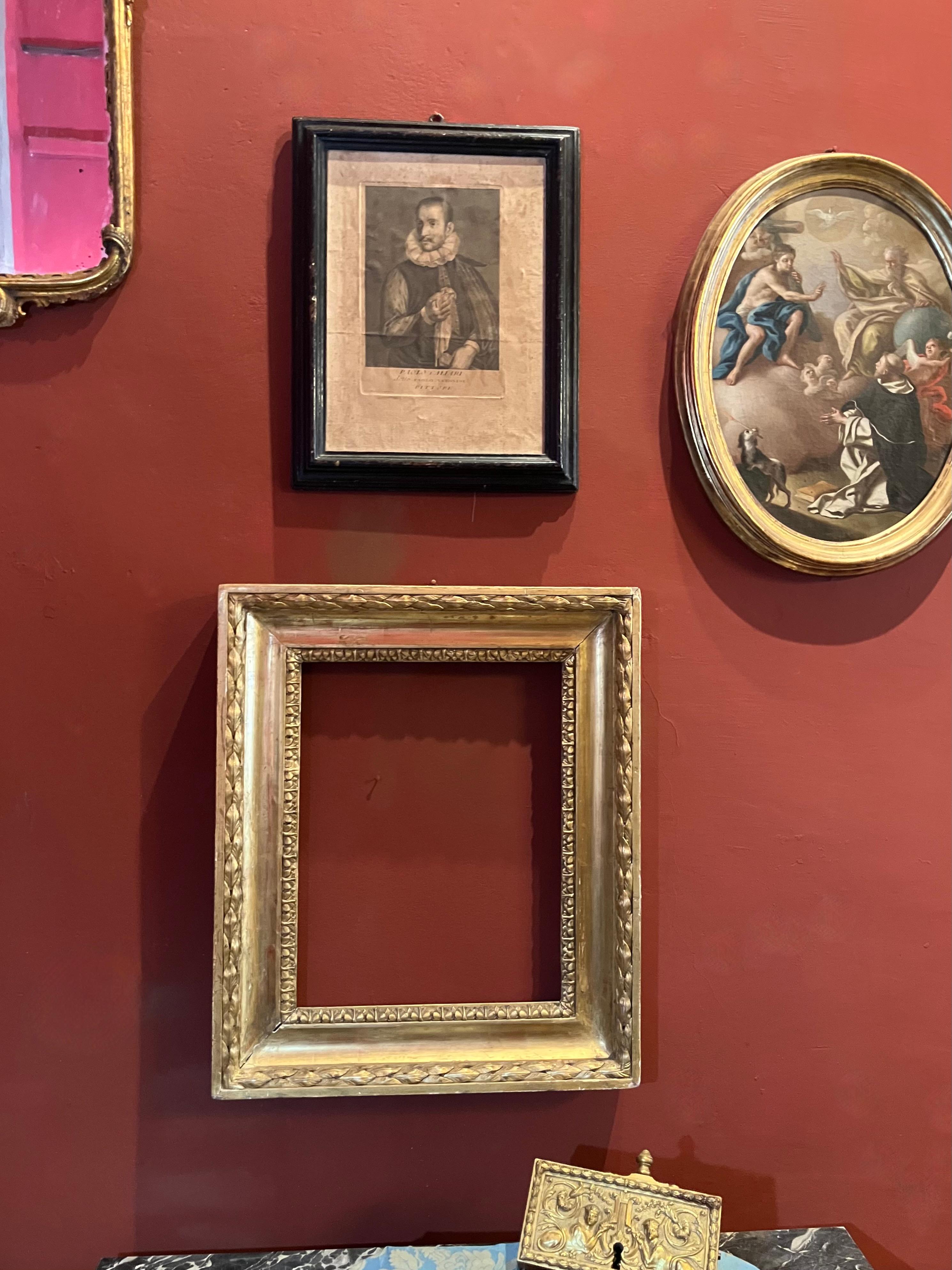 Italian 19th Century Tuscan Carved Gold Leaf Giltwood Frame, Empire Period For Sale 5