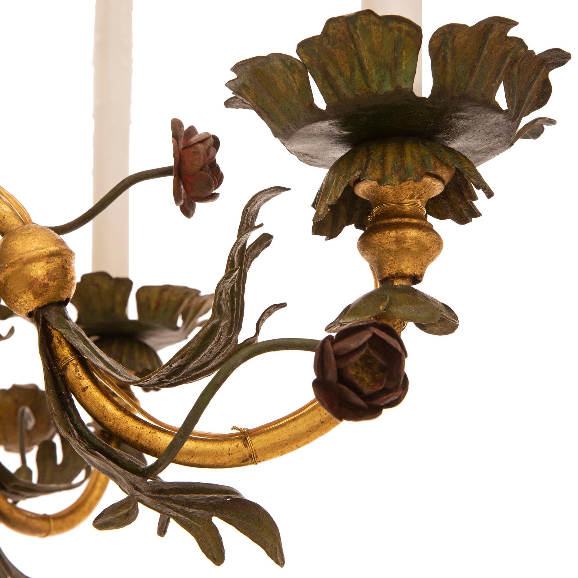 Lustre italien en fer patiné et doré de style toscan du 19e siècle en vente 1