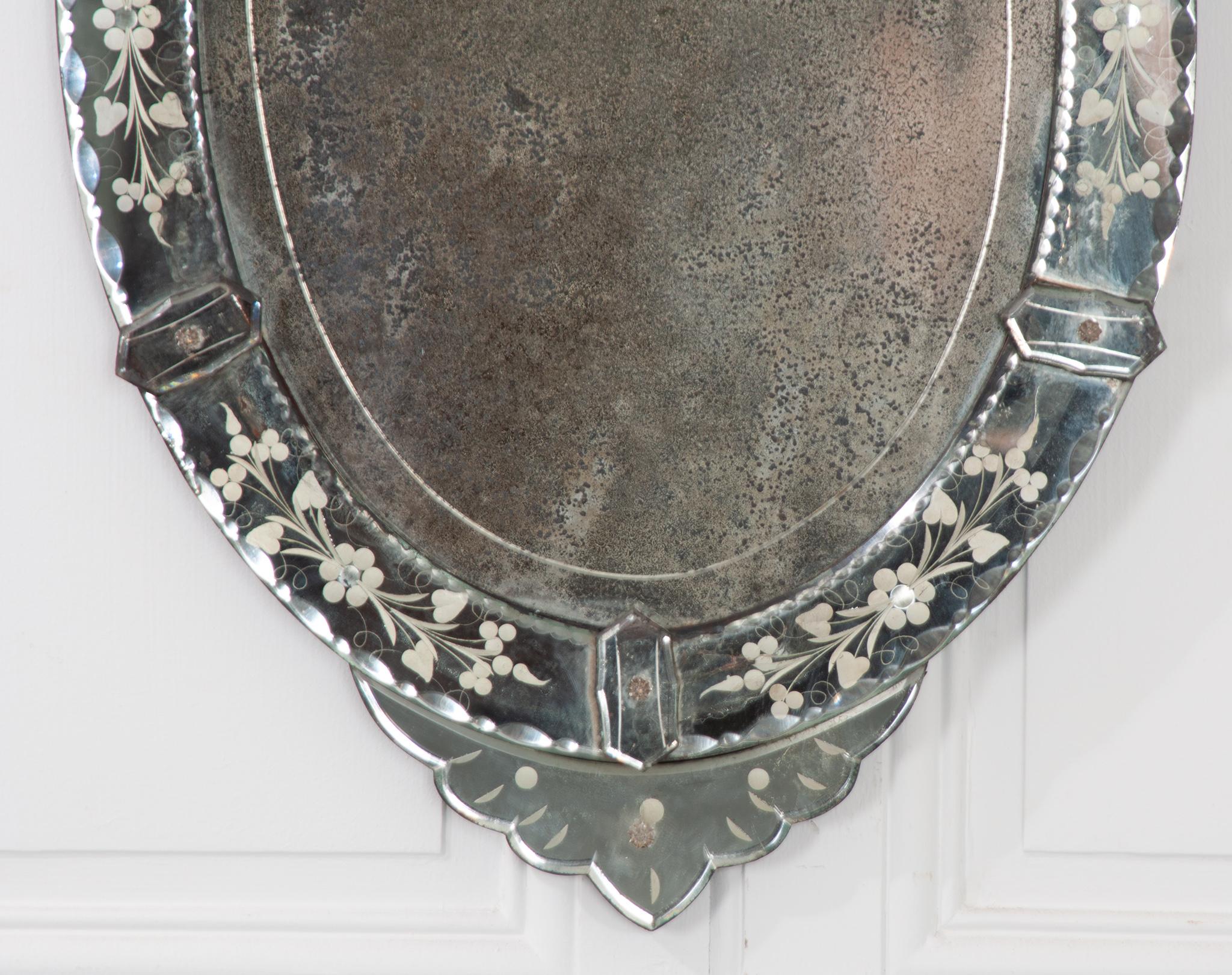 Miroir ovale vénitien italien du 19ème siècle Bon état - En vente à Baton Rouge, LA