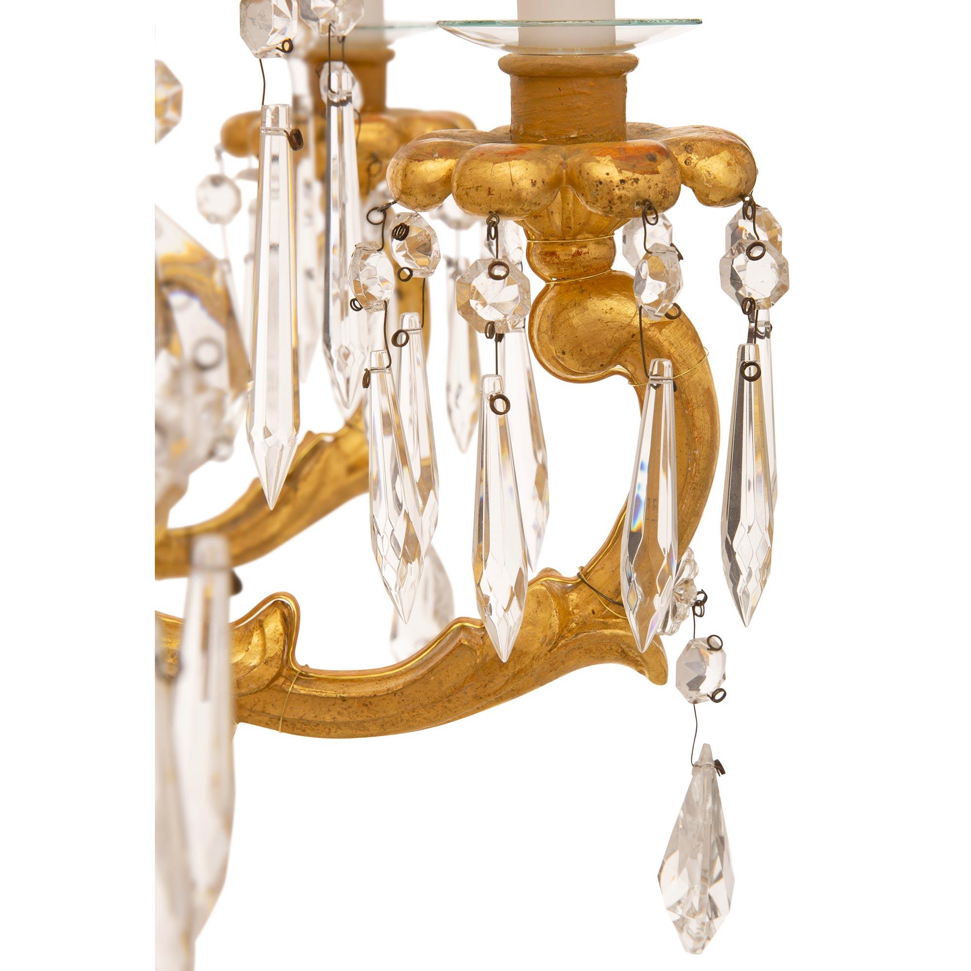 Lustre vénitien italien du 19ème siècle en bois doré et cristal en vente 1
