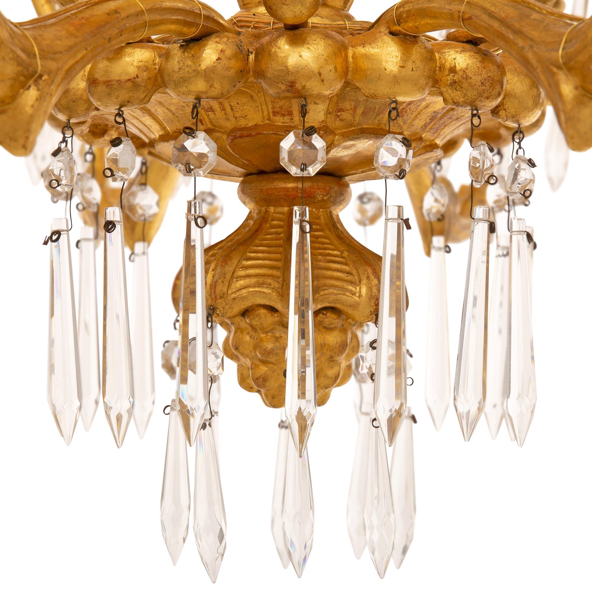 Lustre vénitien italien du 19ème siècle en bois doré et cristal en vente 2