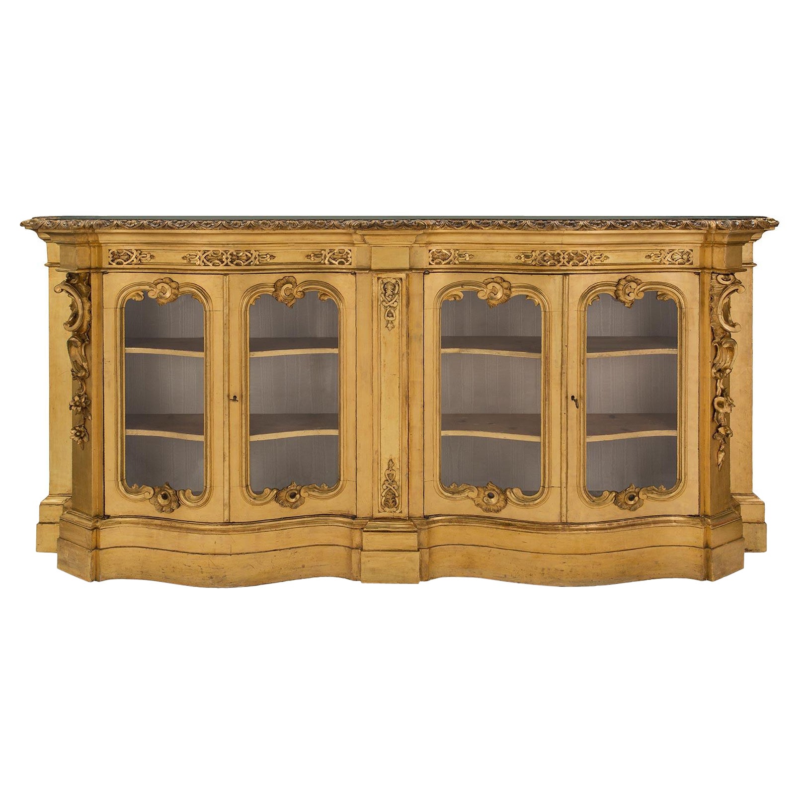 Vitrina italiana del siglo XIX en madera de giltwood veneciana