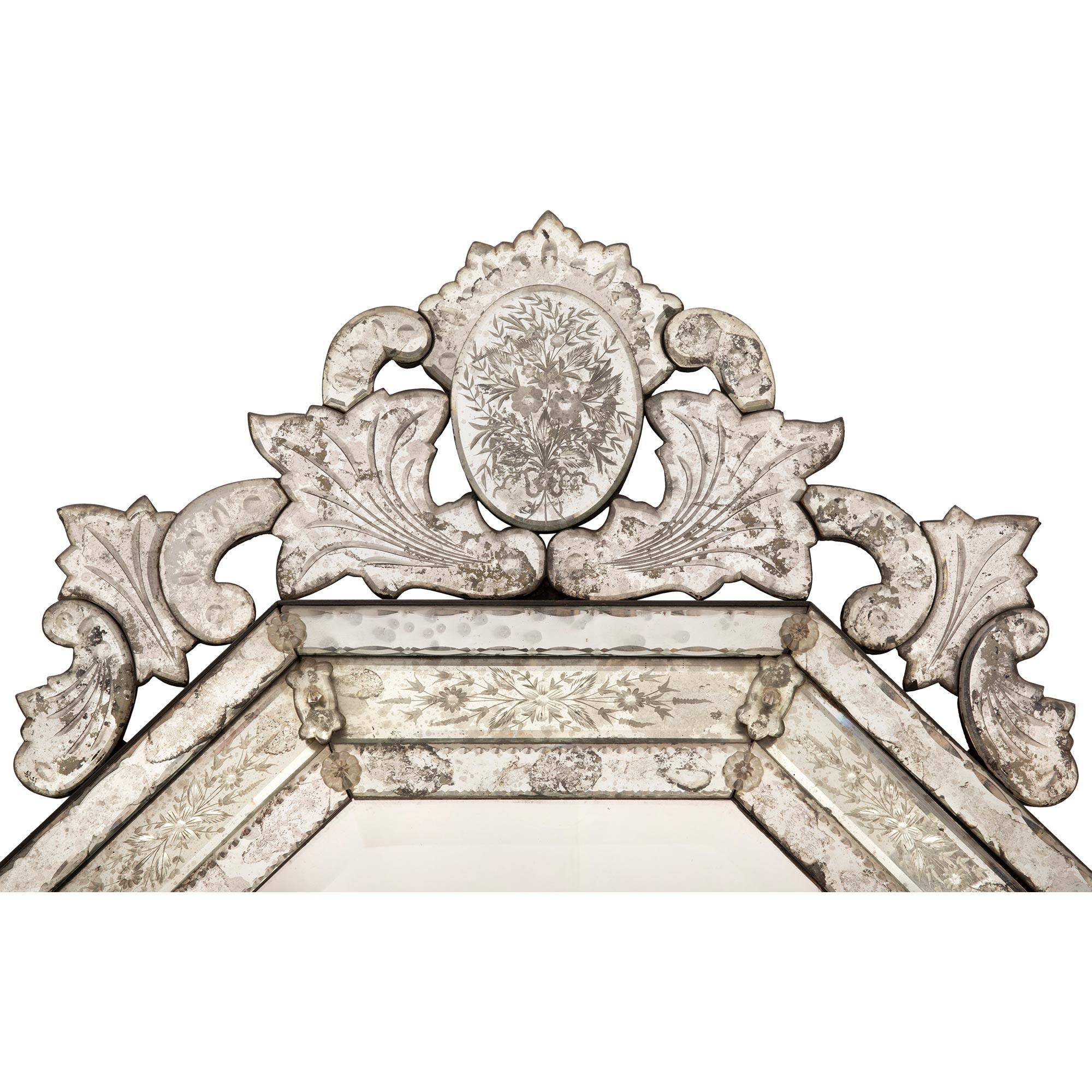 Italian 19th Century Venetian St. Octagonal Shaped Mirror In Good Condition For Sale In West Palm Beach, FL