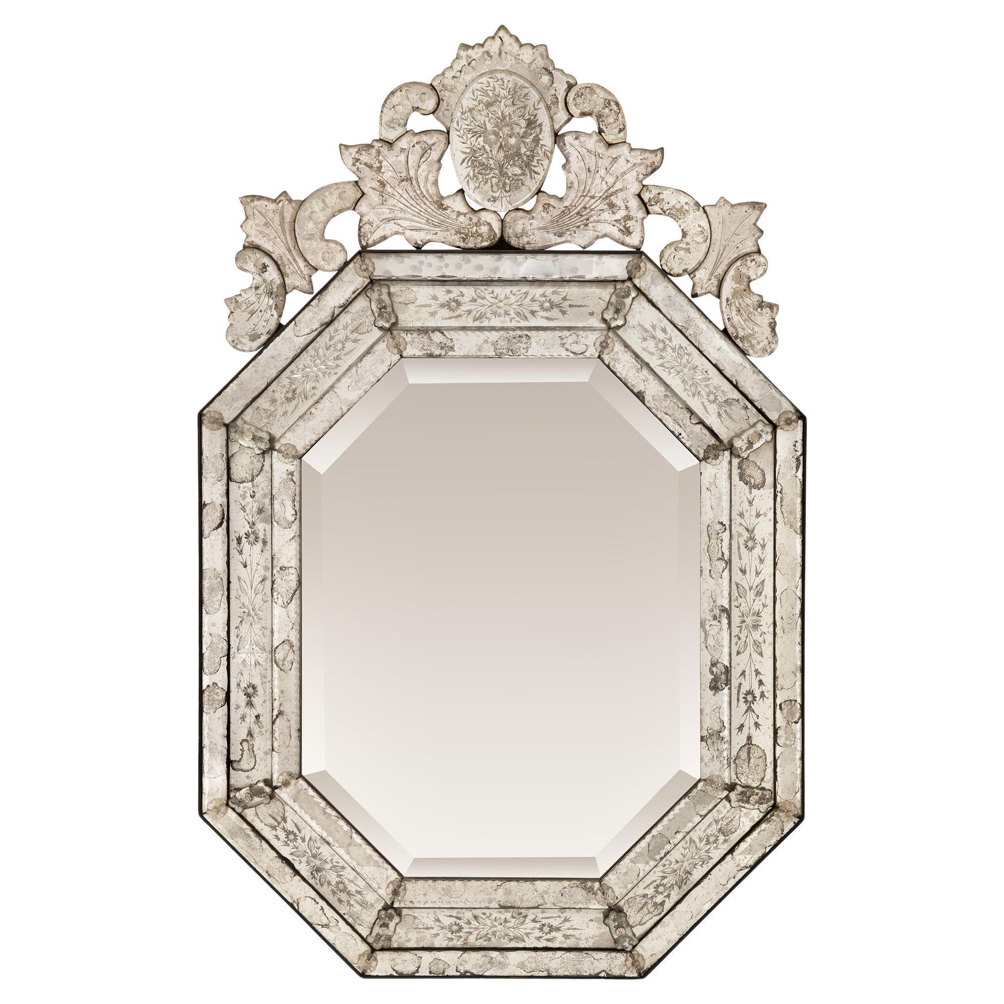 Miroir italien de forme octogonale de style vénitien du 19ème siècle