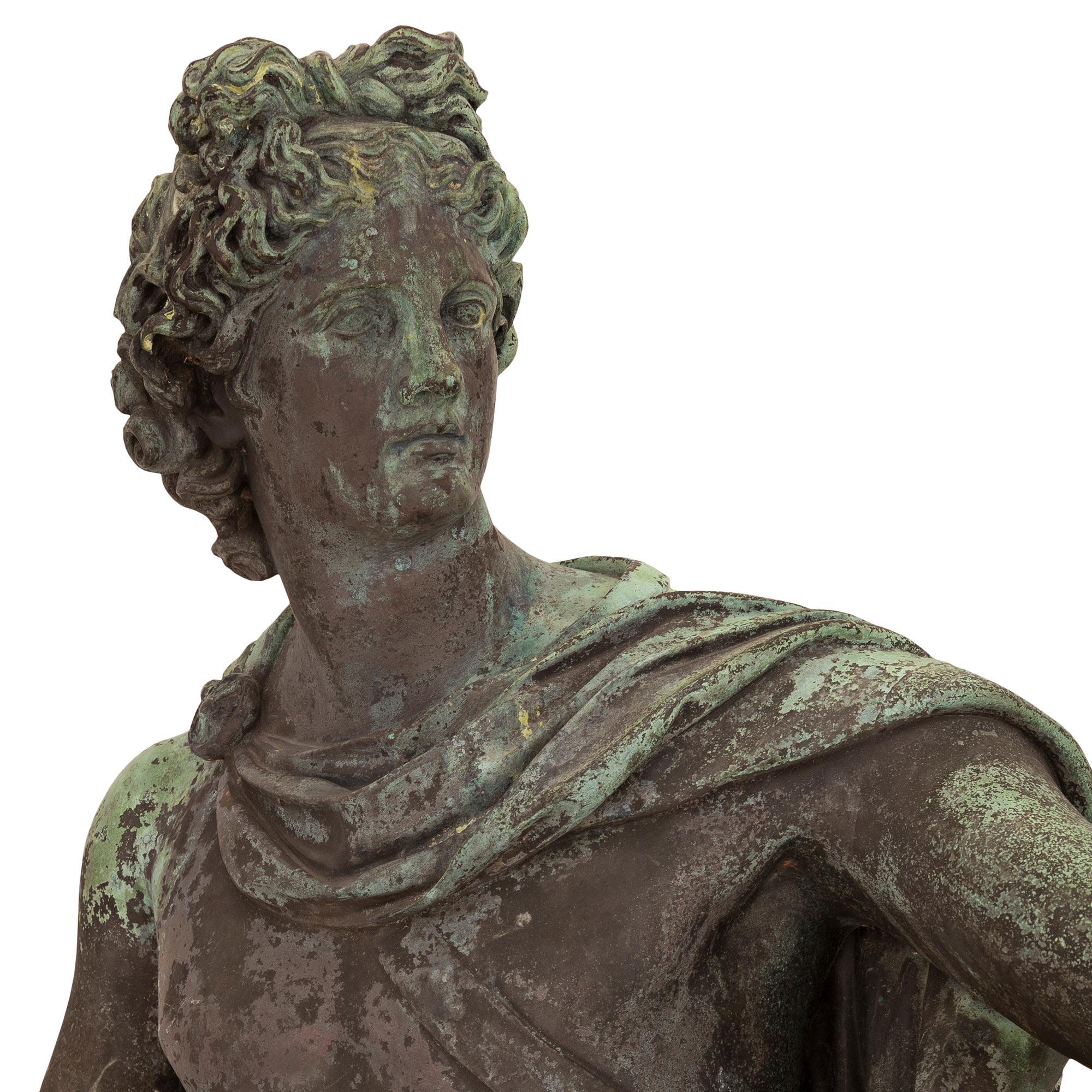 Patiné Statue d'Apollon en bronze vert-de-gris du XIXe siècle en Italie en vente
