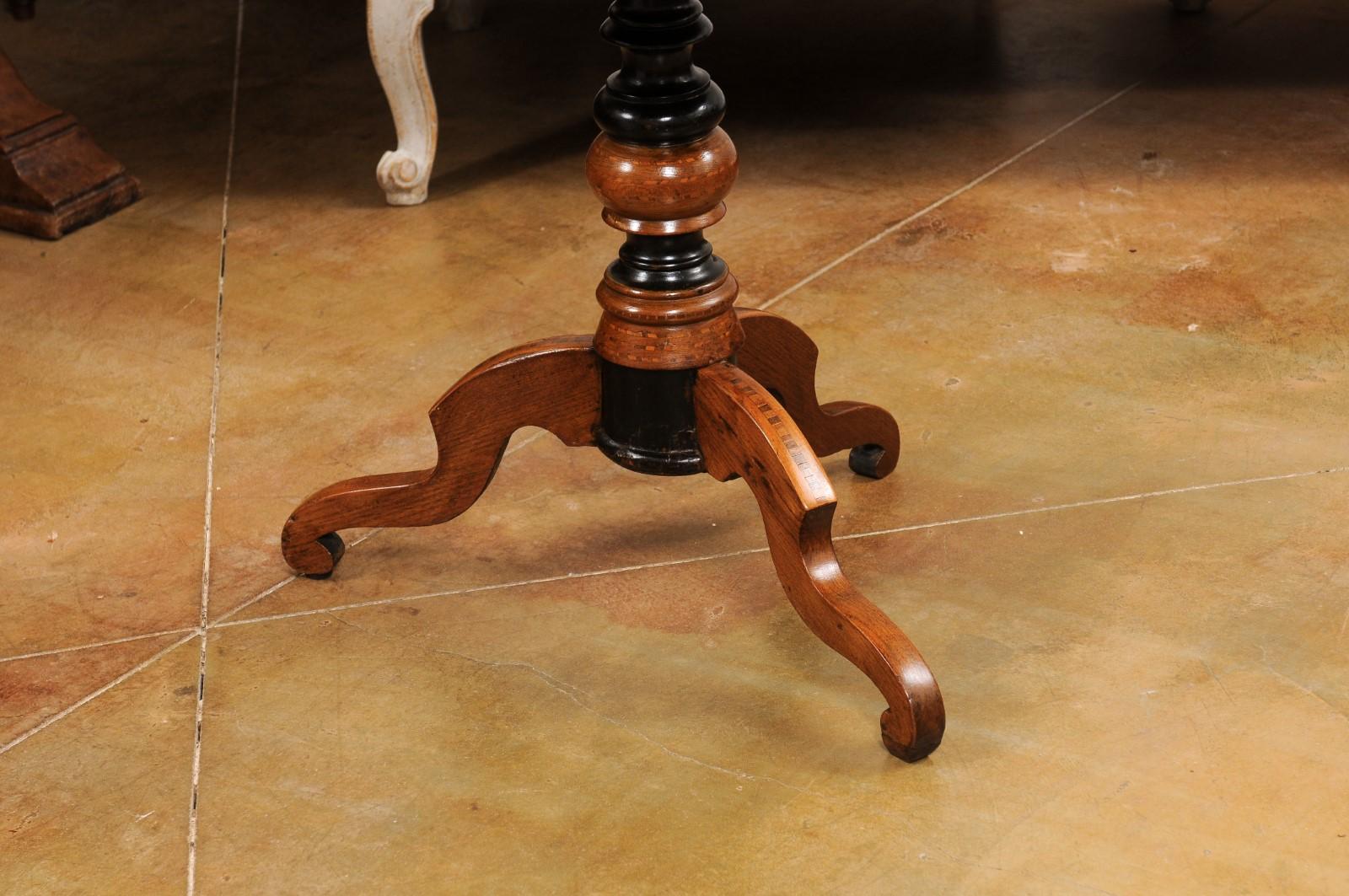 Italian 19th Century Walnut and Birch Marquetry Center Table with Tripod Base In Good Condition For Sale In Atlanta, GA