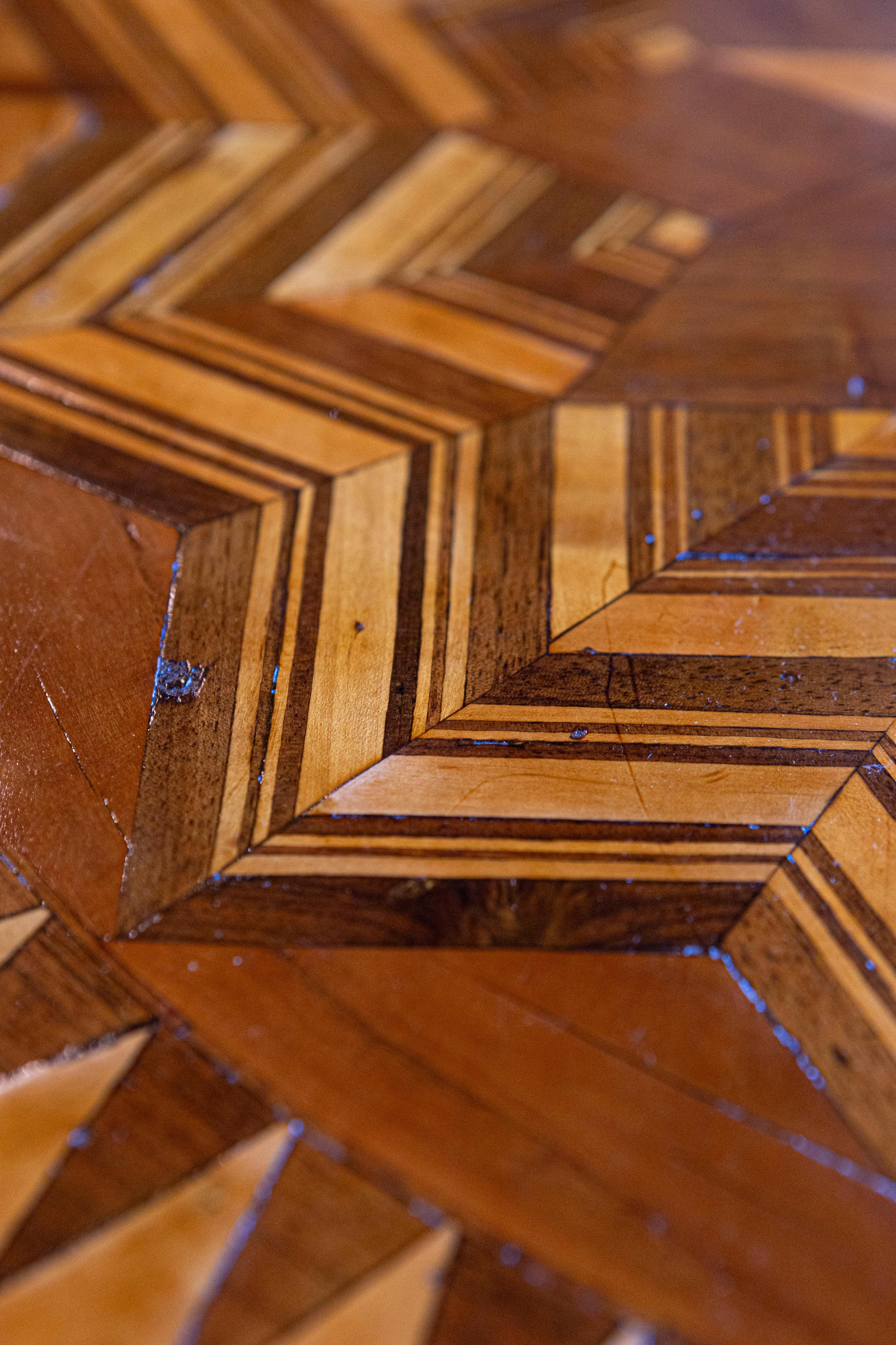 Italian 19th Century Walnut and Birch Marquetry Center Table with Tripod Base 3
