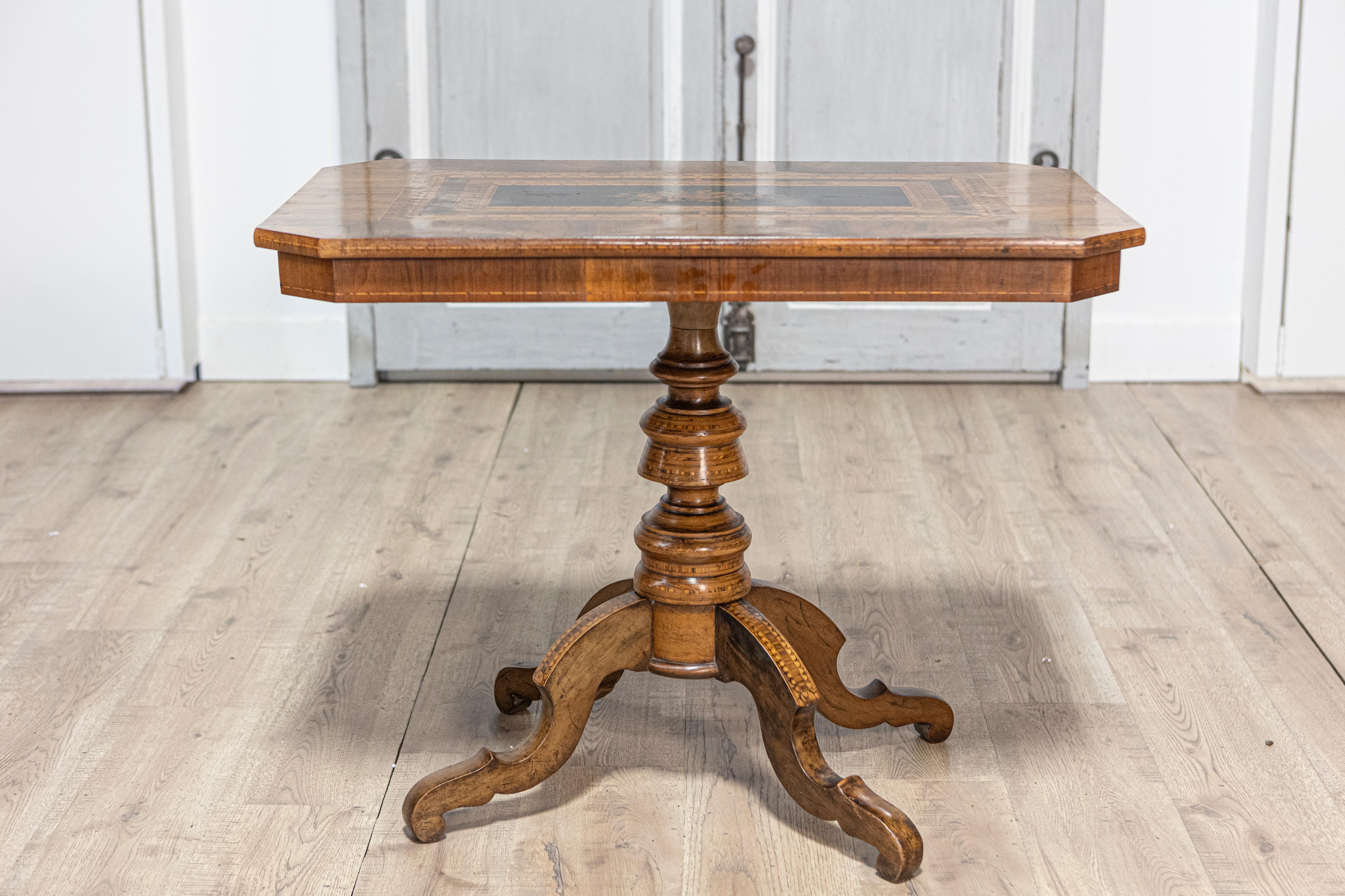 Italian 19th Century Walnut and Mahogany Center Table with Floral Marquetry For Sale 11